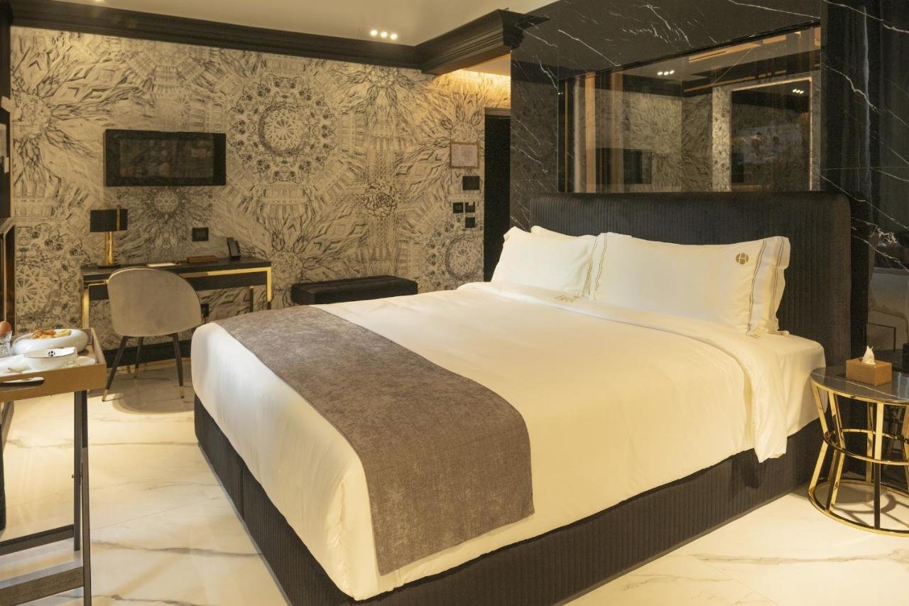 BRA HOTEL-guestroom-D2F411 Guest Room.jpg