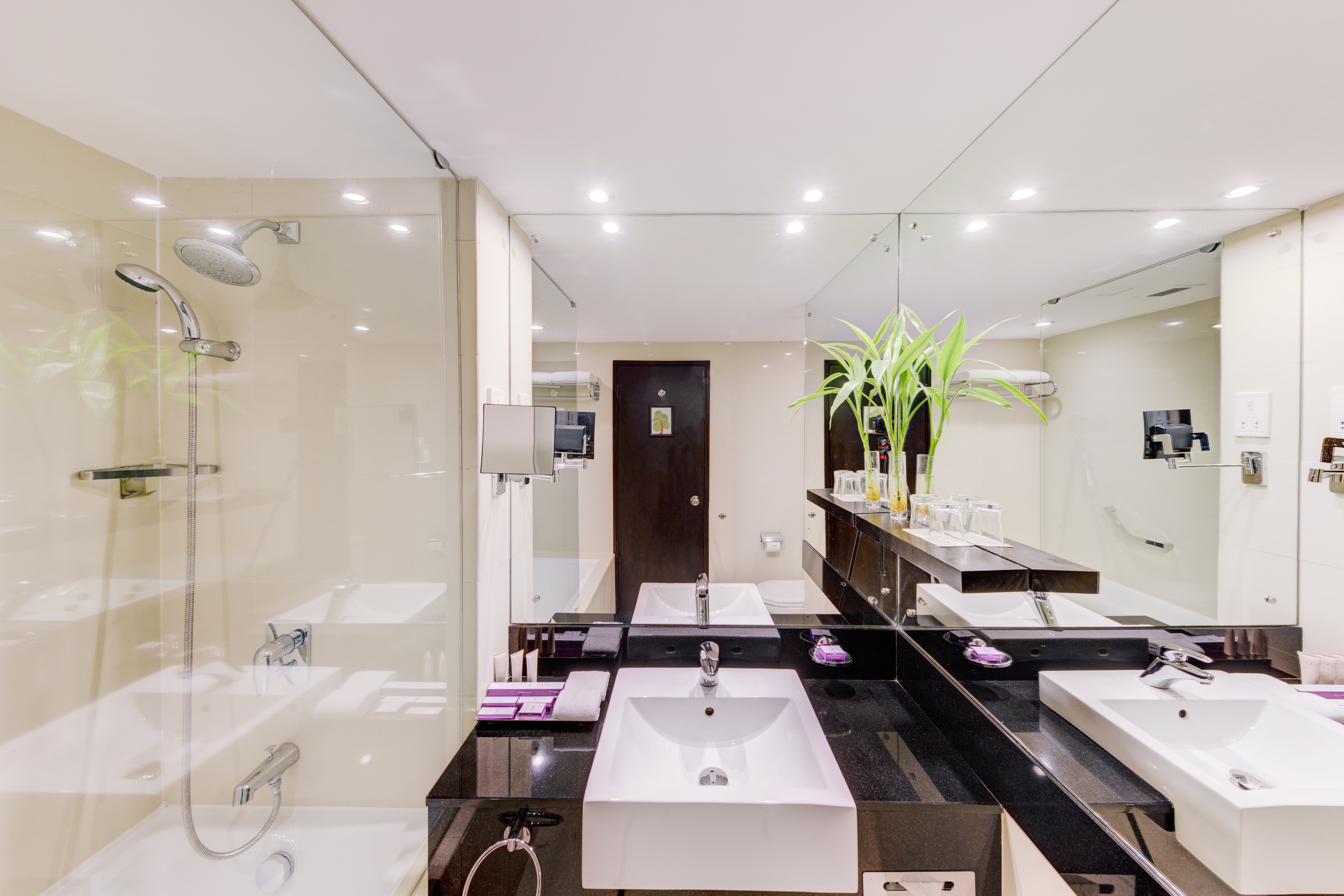 CINNAMON LAKESIDE COLOMBO-guestroom-Superior King/Twin Bathroom.jpg