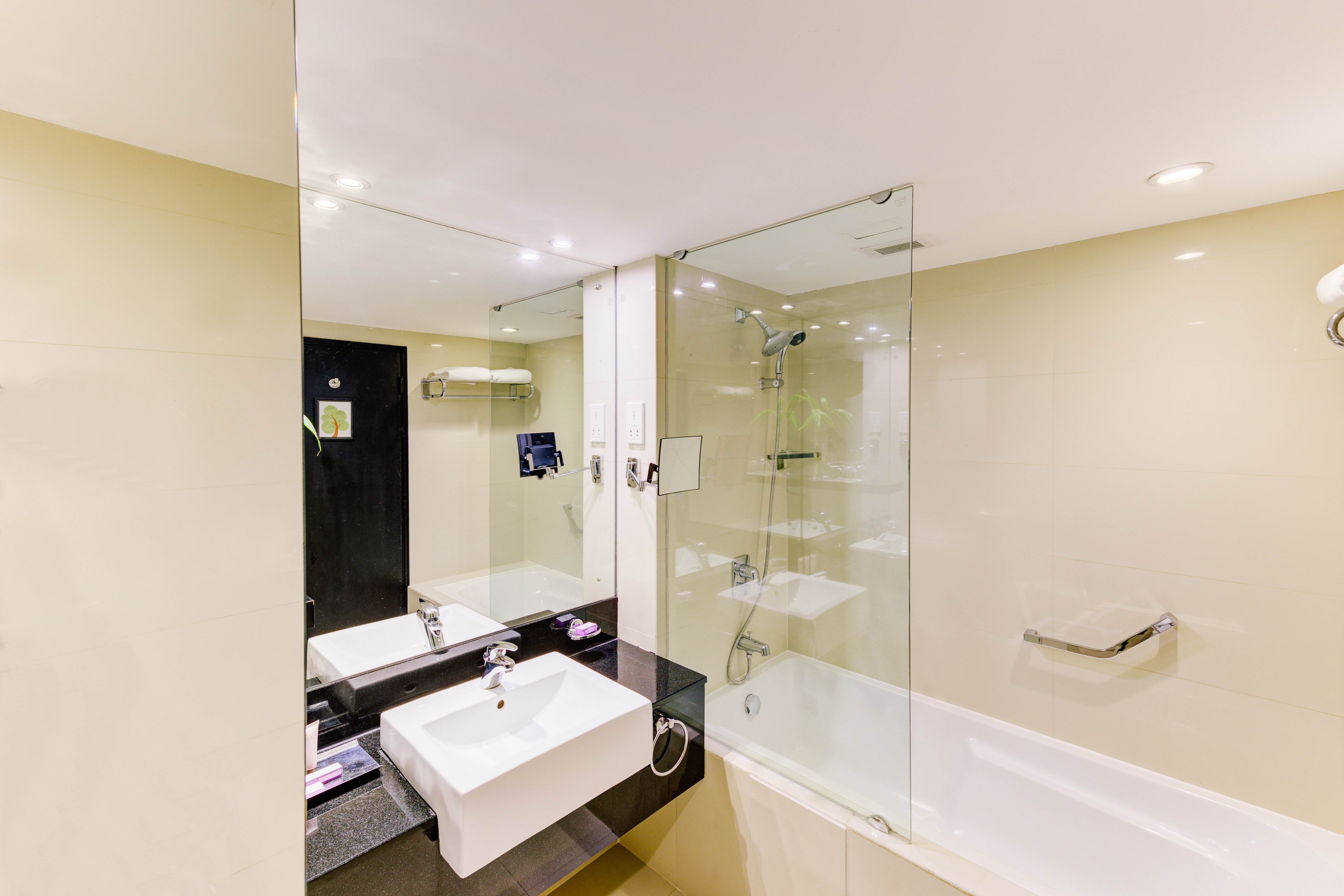 CINNAMON LAKESIDE COLOMBO-guestroom-Premium Room.jpg