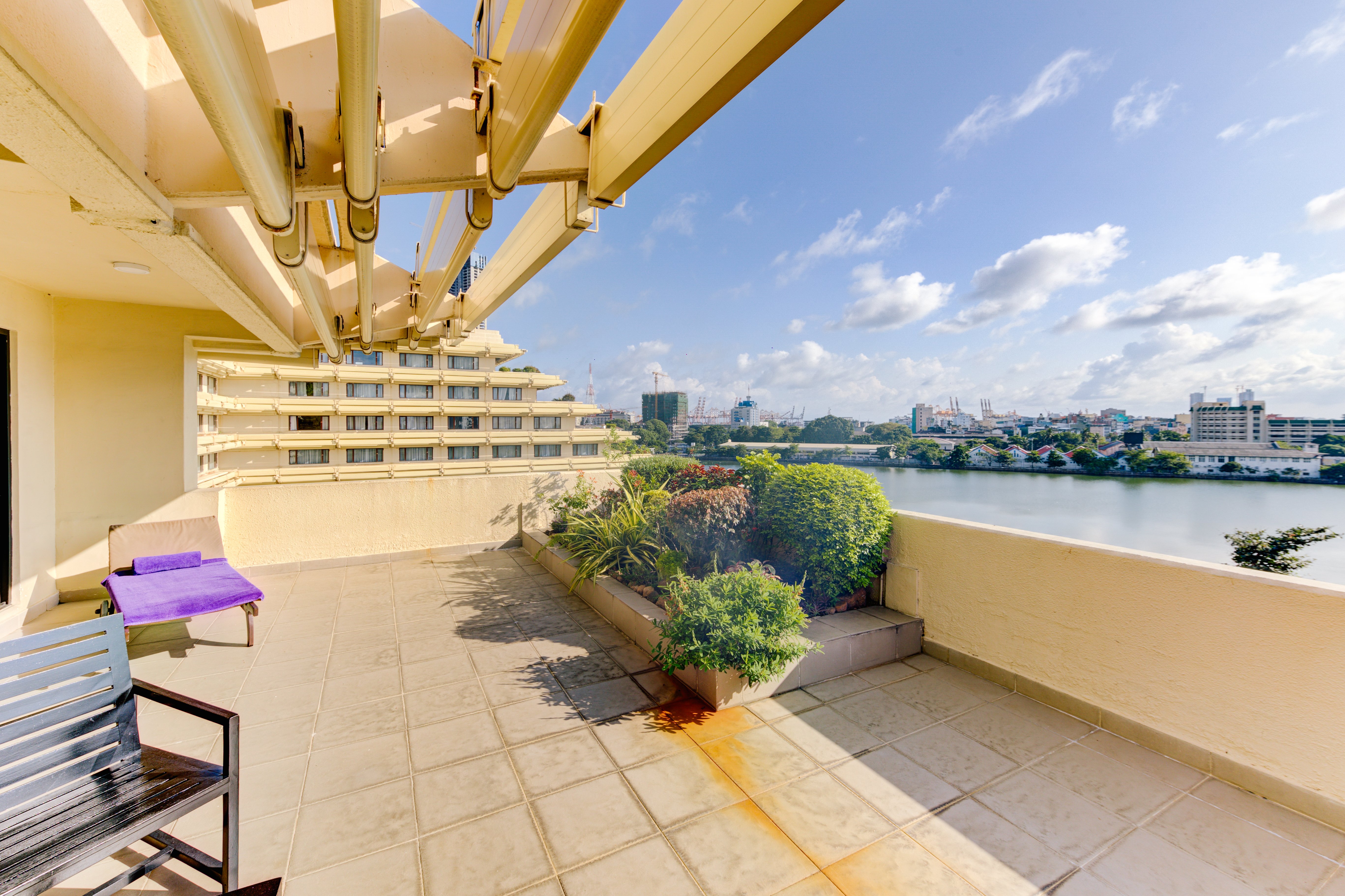 CINNAMON LAKESIDE COLOMBO-guestroom-Cilantro Suite Lake View.jpg