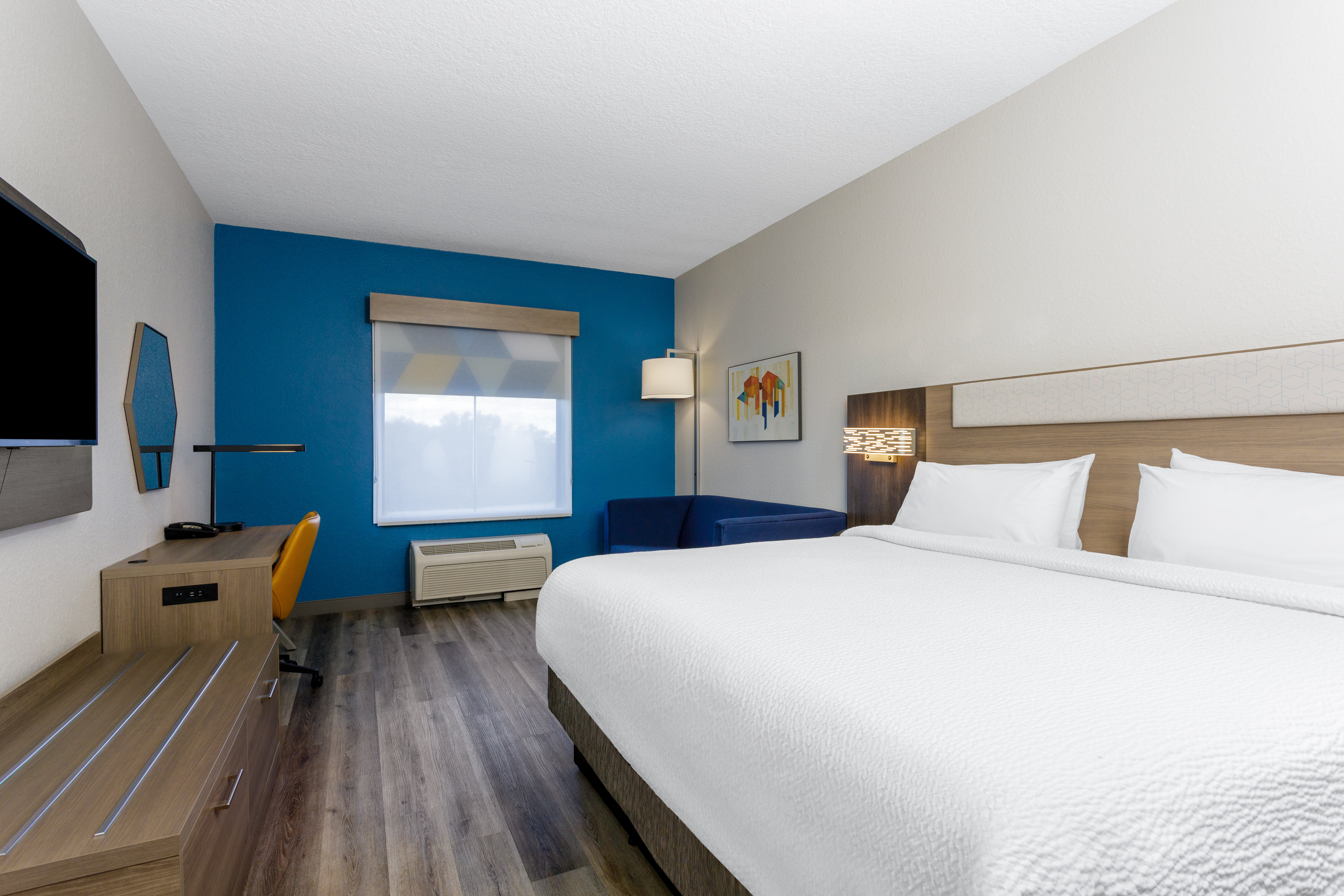 HOLIDAY INN EXP STES OCOEE EAS-guestroom-Suite - King.jpg