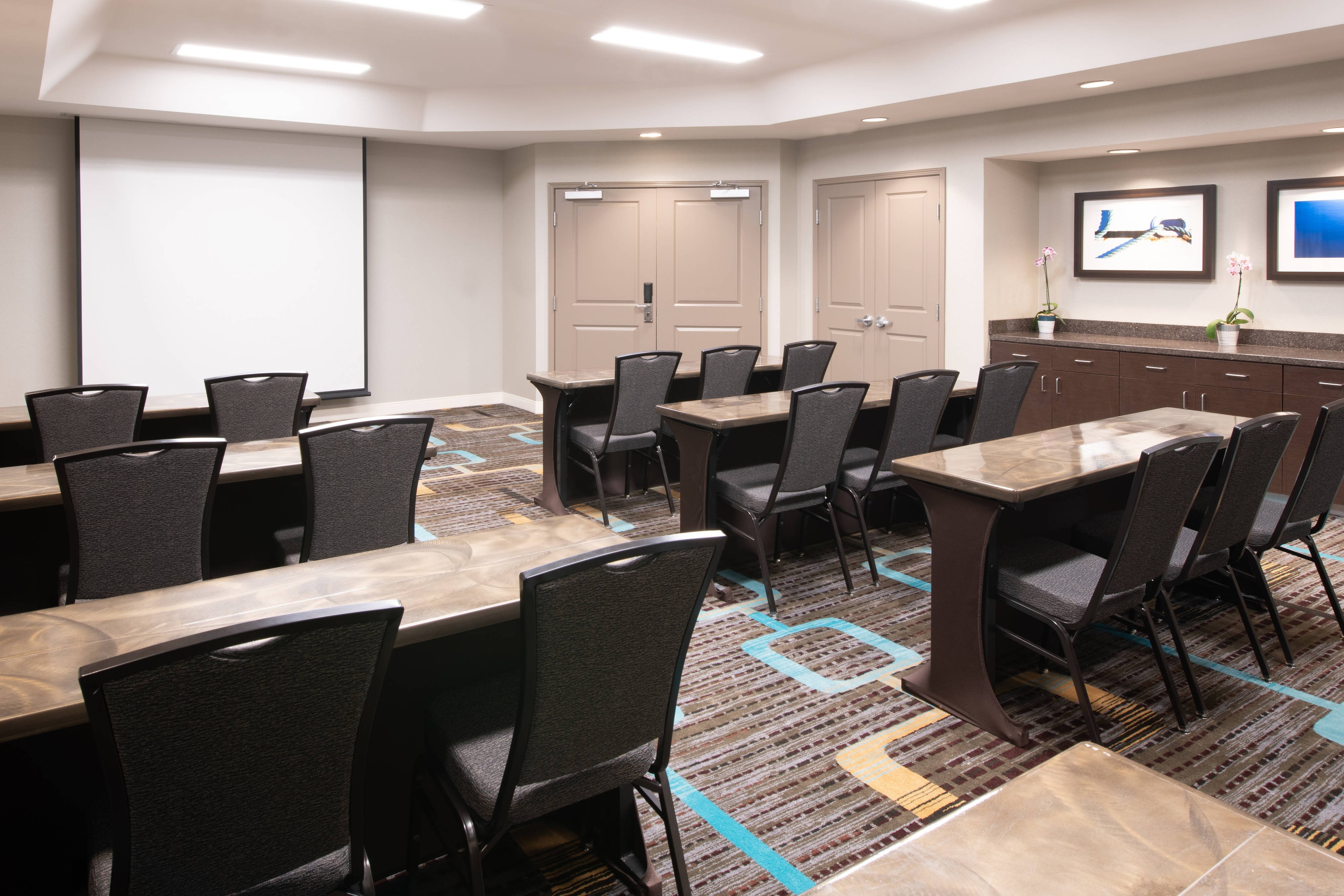 Residence Inn by Marriott Jacksonville Butler Boulevard-guestroom-Deerwood Room - Classroom Style.jpg