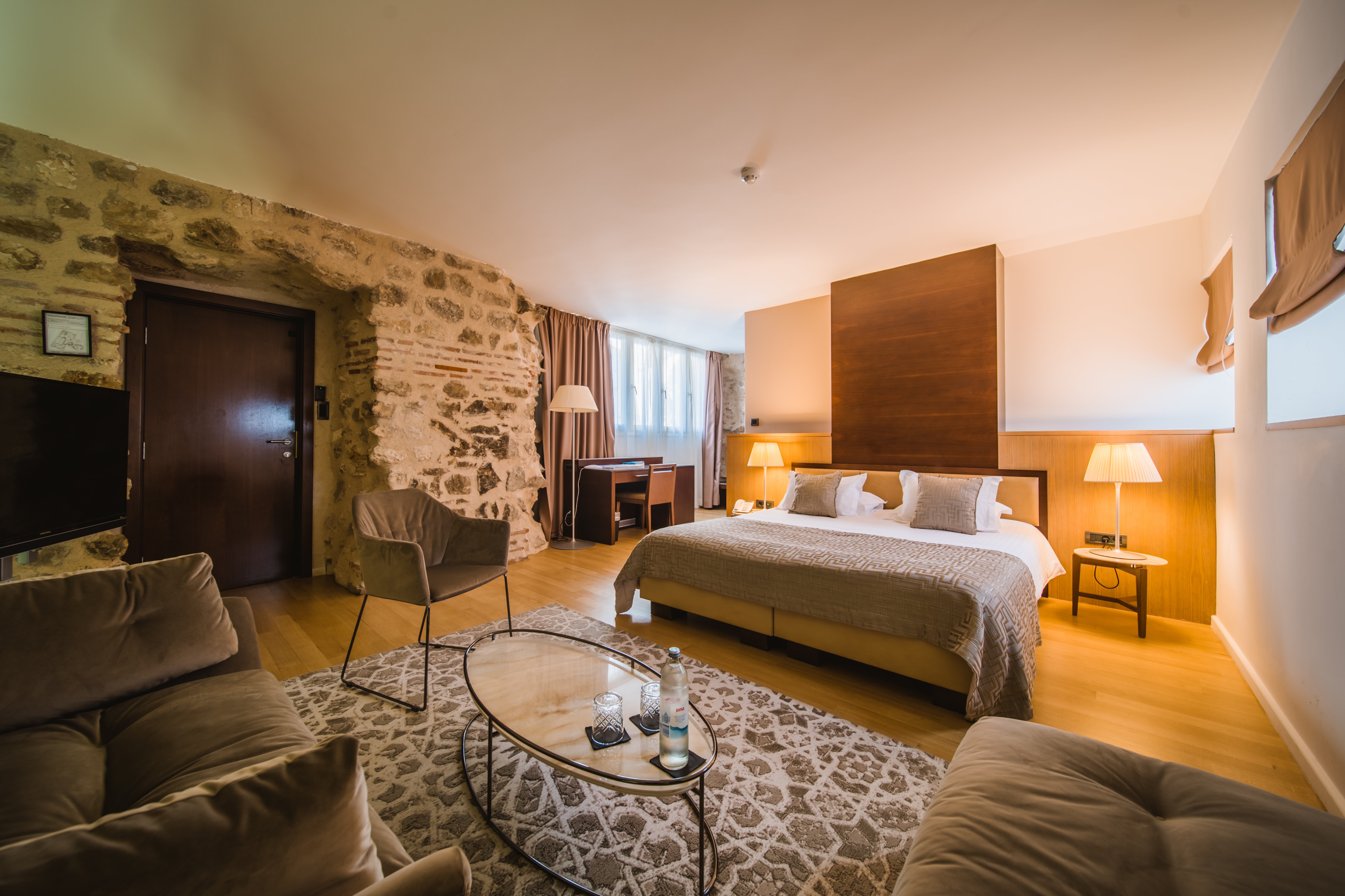 Hotel Vestibul Palace-guestroom-Junior Suite Whole Room.jpg