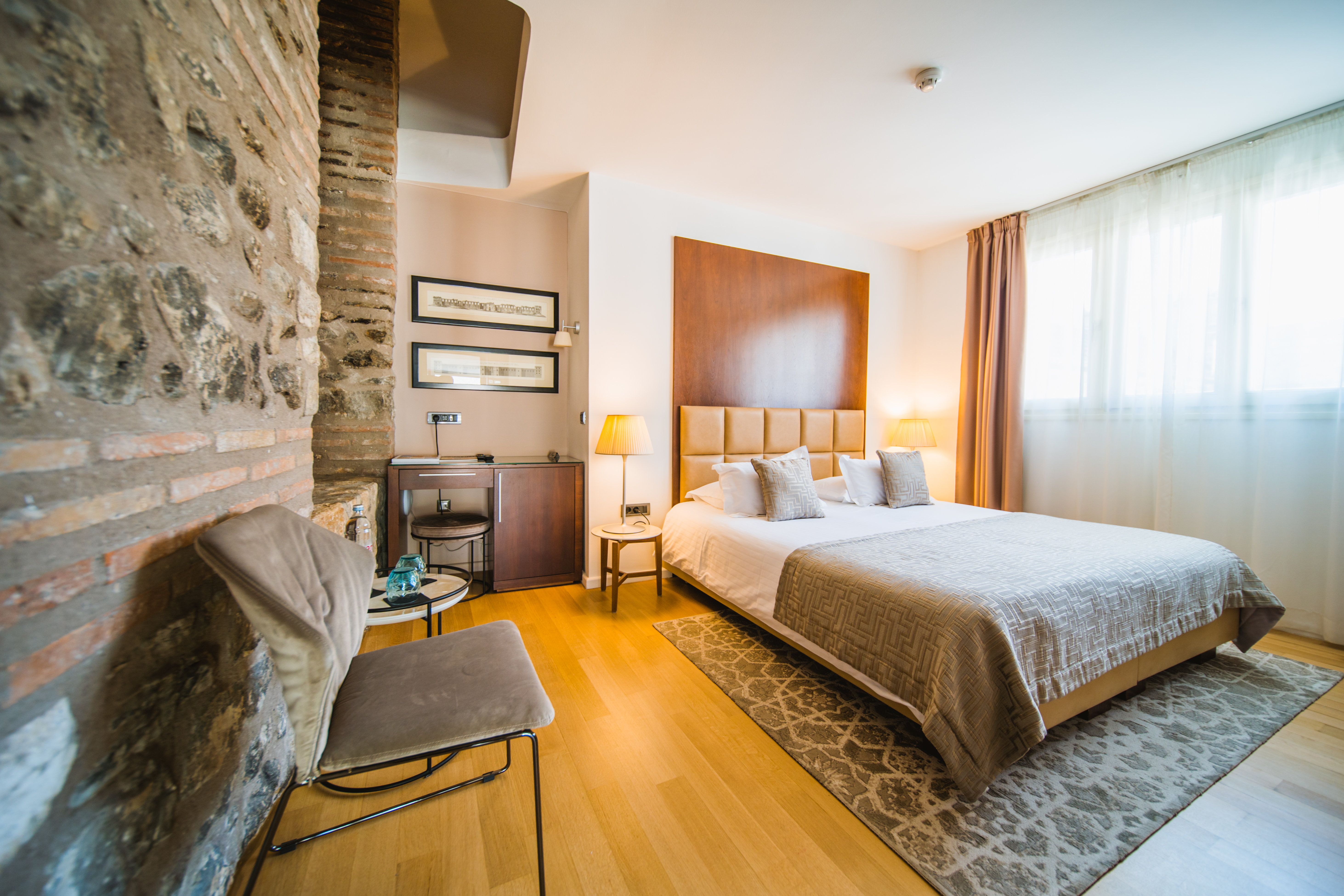 Hotel Vestibul Palace-guestroom-Superior Double Room Whole Room.jpg