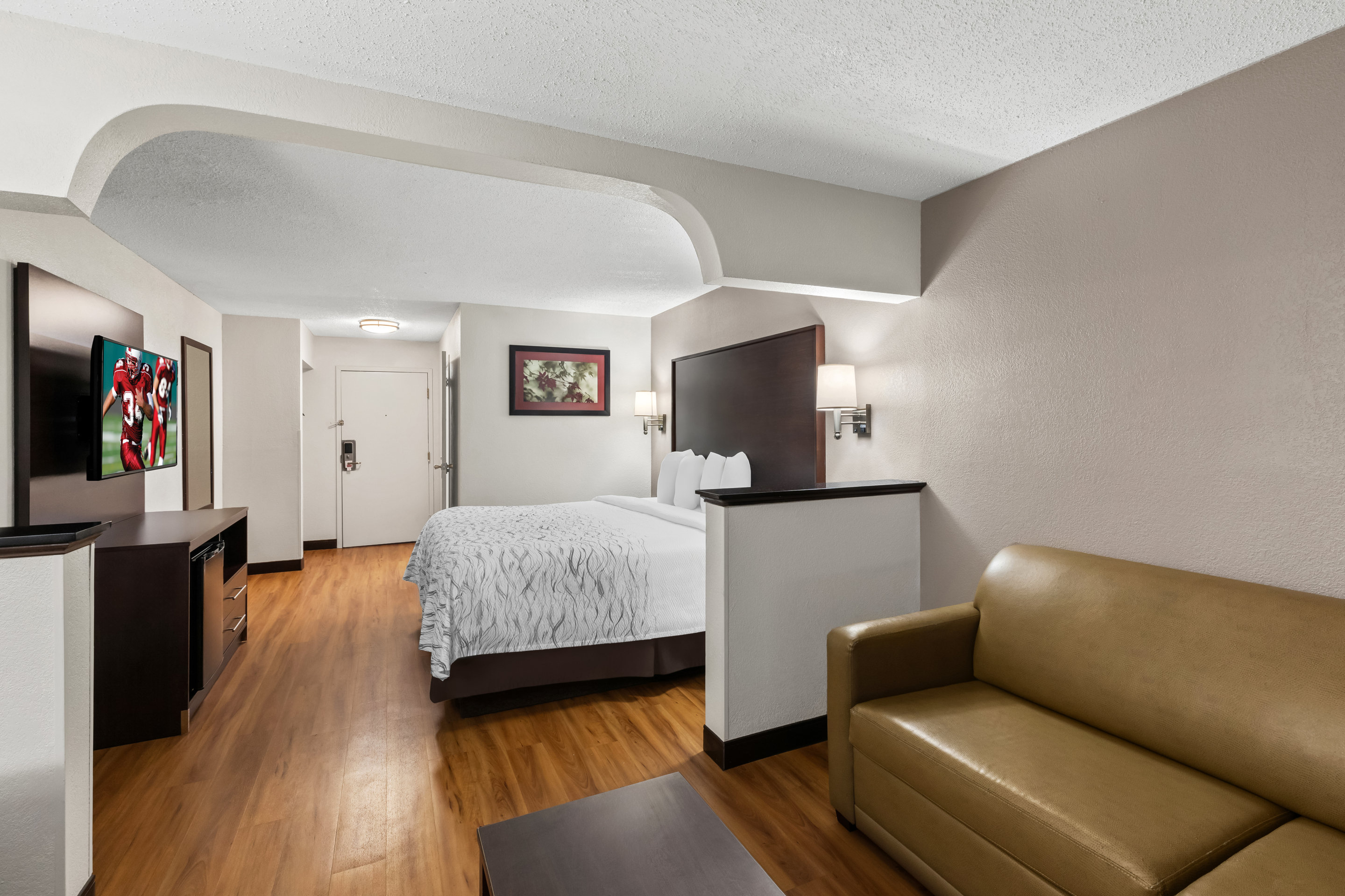 RED ROOF PLUS+ COLLEGE PARK - ATL A-guestroom-RRI NS Premium King Micro PRO Approved NRKM.jpg