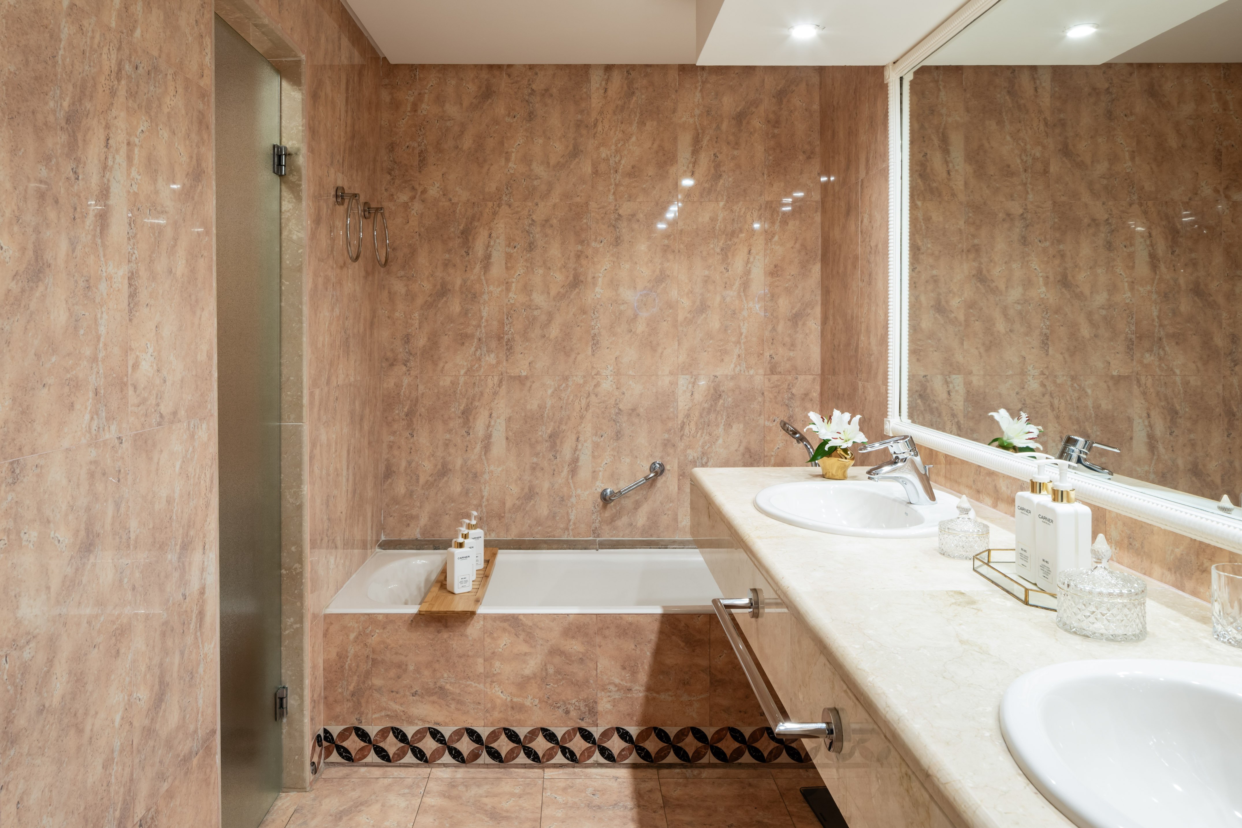 Palacio de Sancti Petri GM-guestroom-Premium Room Bathroom.jpg