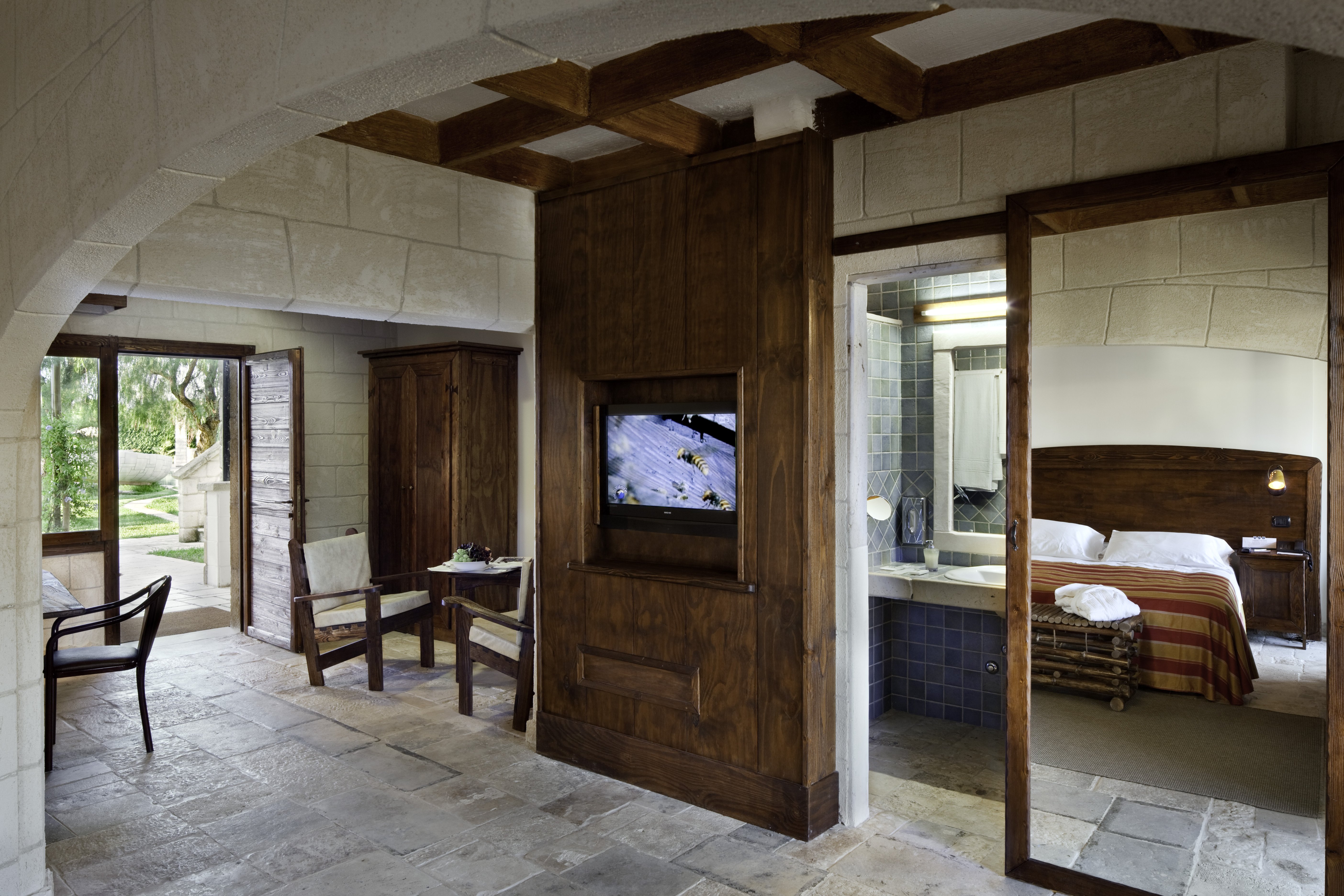 UNA Hotels Regina Bari-guestroom-Junior Suite.jpg