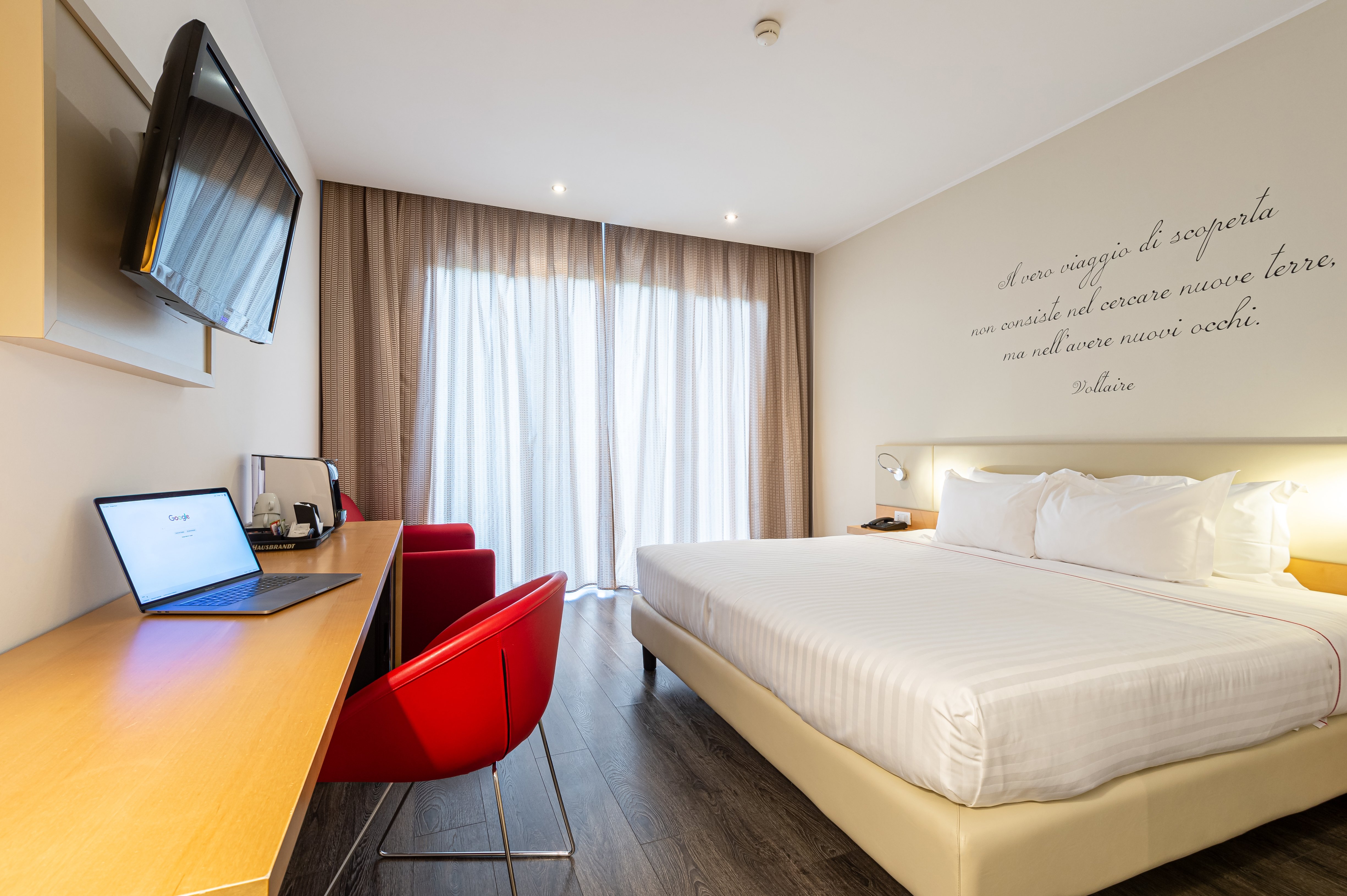 UNA Hotels Le Terrazze Treviso-guestroom-Bedroom.jpg