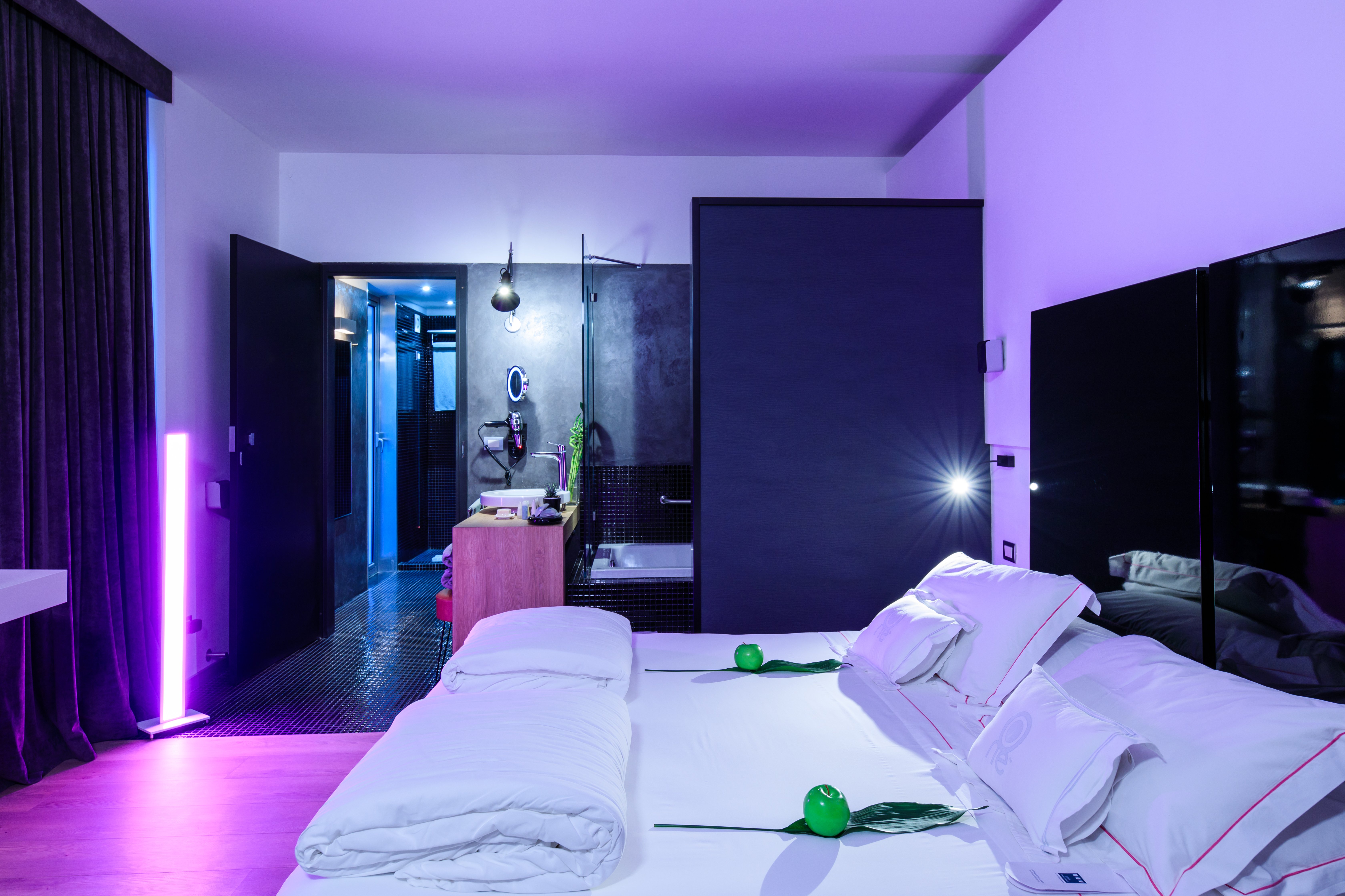 UNA Hotels One Siracusa-guestroom-Junior Suite.jpg