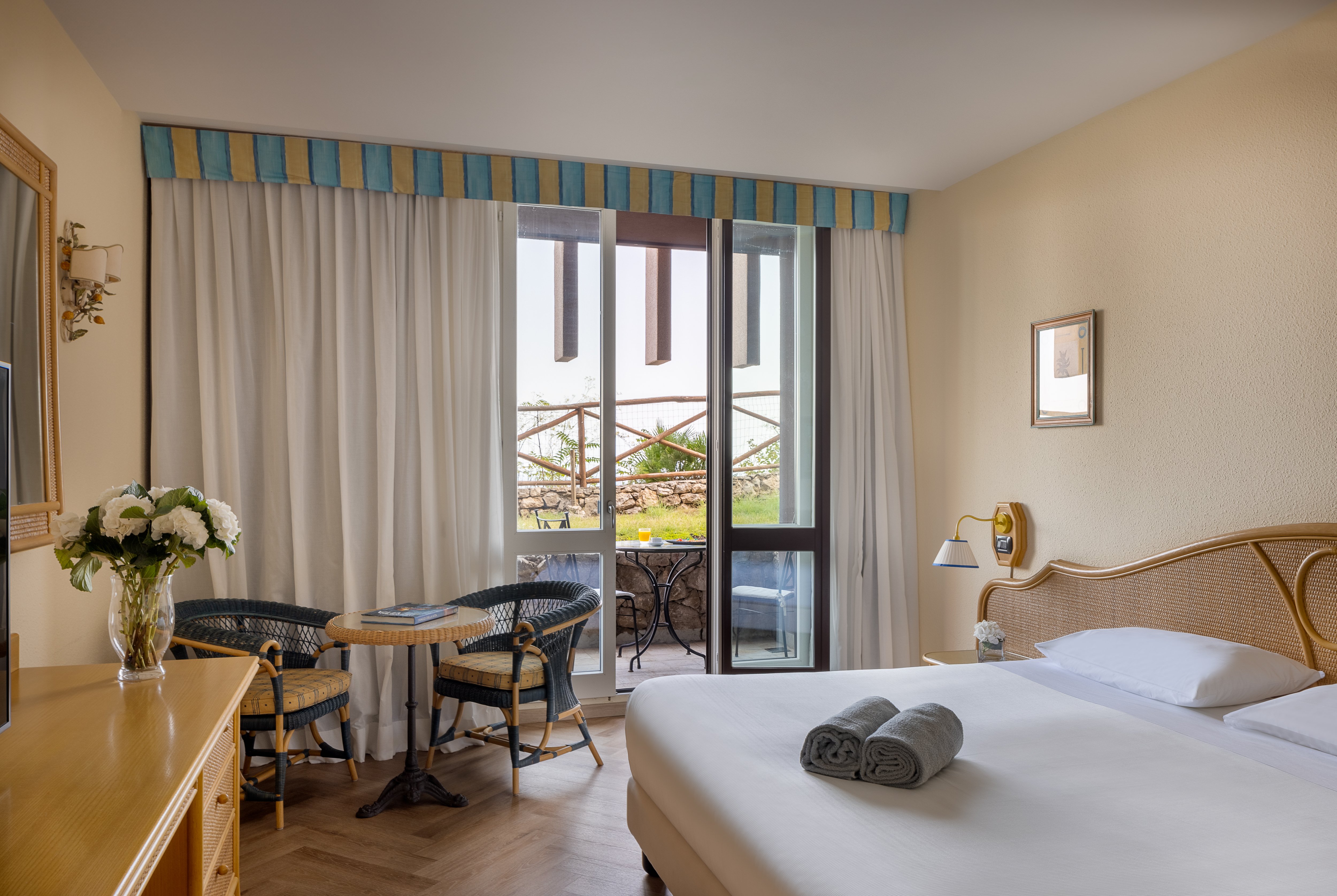 UNA Hotels Capotaormina-guestroom-Superior Room .jpg