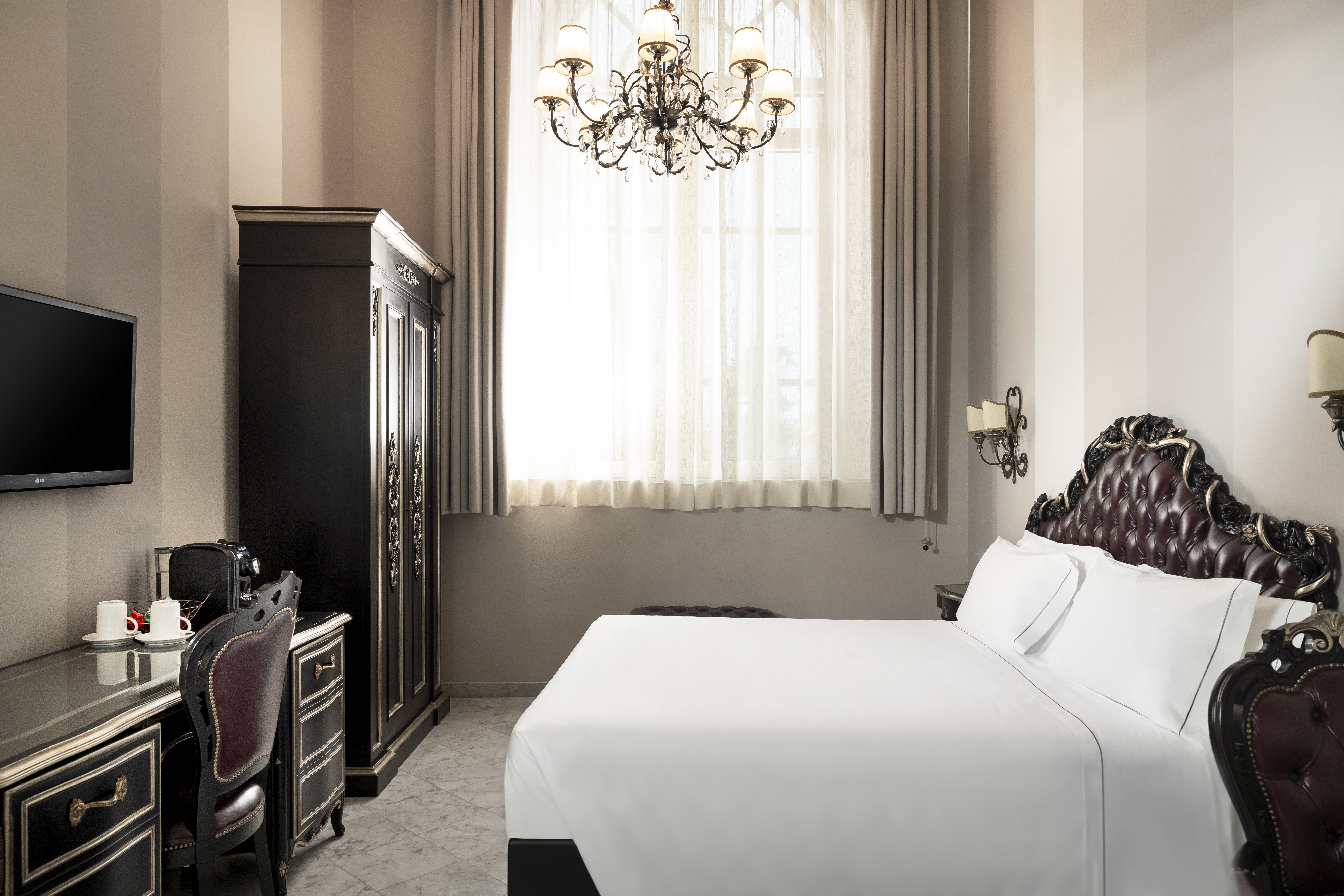 Grand Hotel di Parma-guestroom-Classic Room.jpg