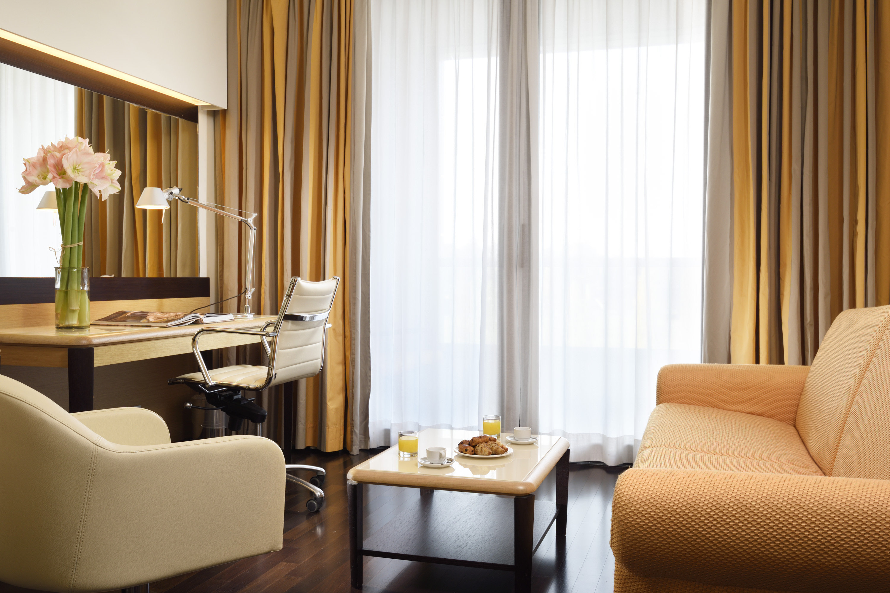 UNA Hotels Varese-guestroom-Suite.jpg