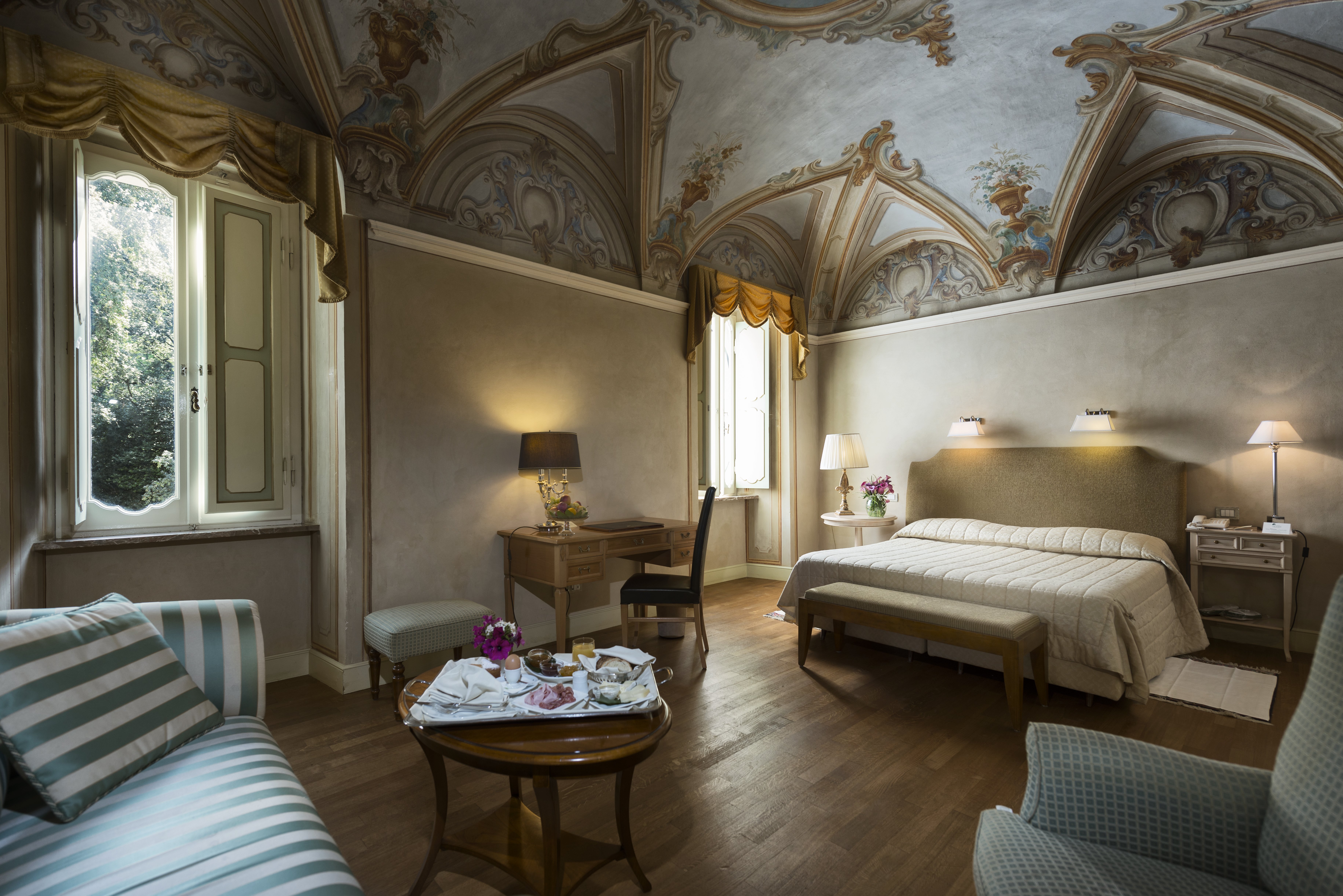 Posta Donini 1579-guestroom-Junior Suite.jpg