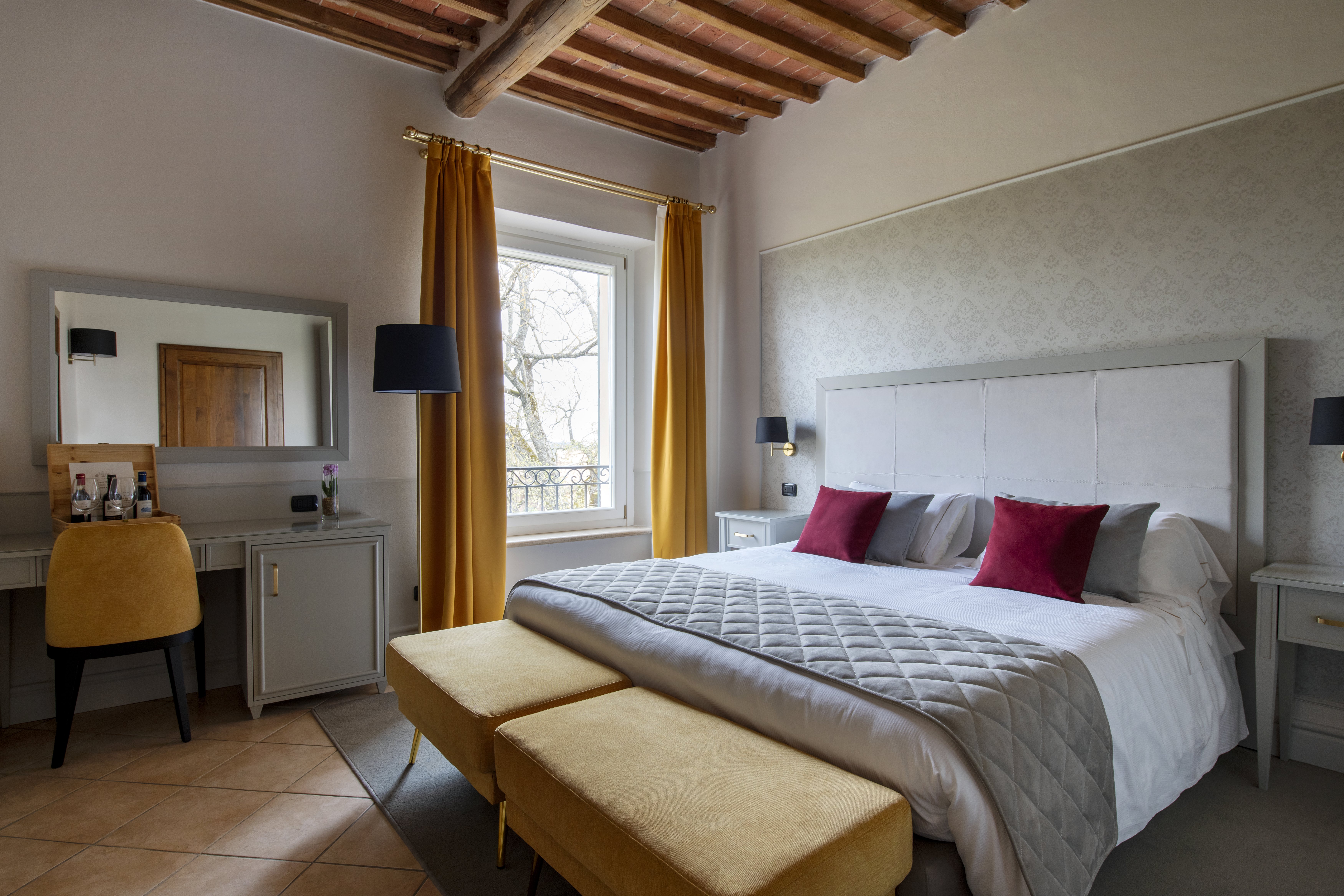 Relais Villa Grazianella-guestroom-Classic Room.jpg