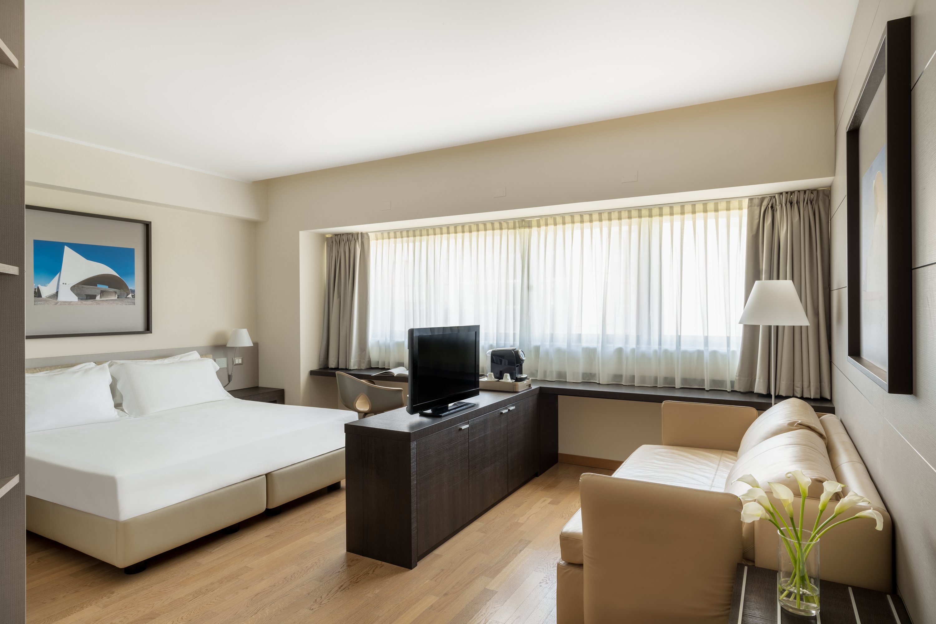 UNA Hotels Bologna Fiera-guestroom-Double Junior Suite.jpg