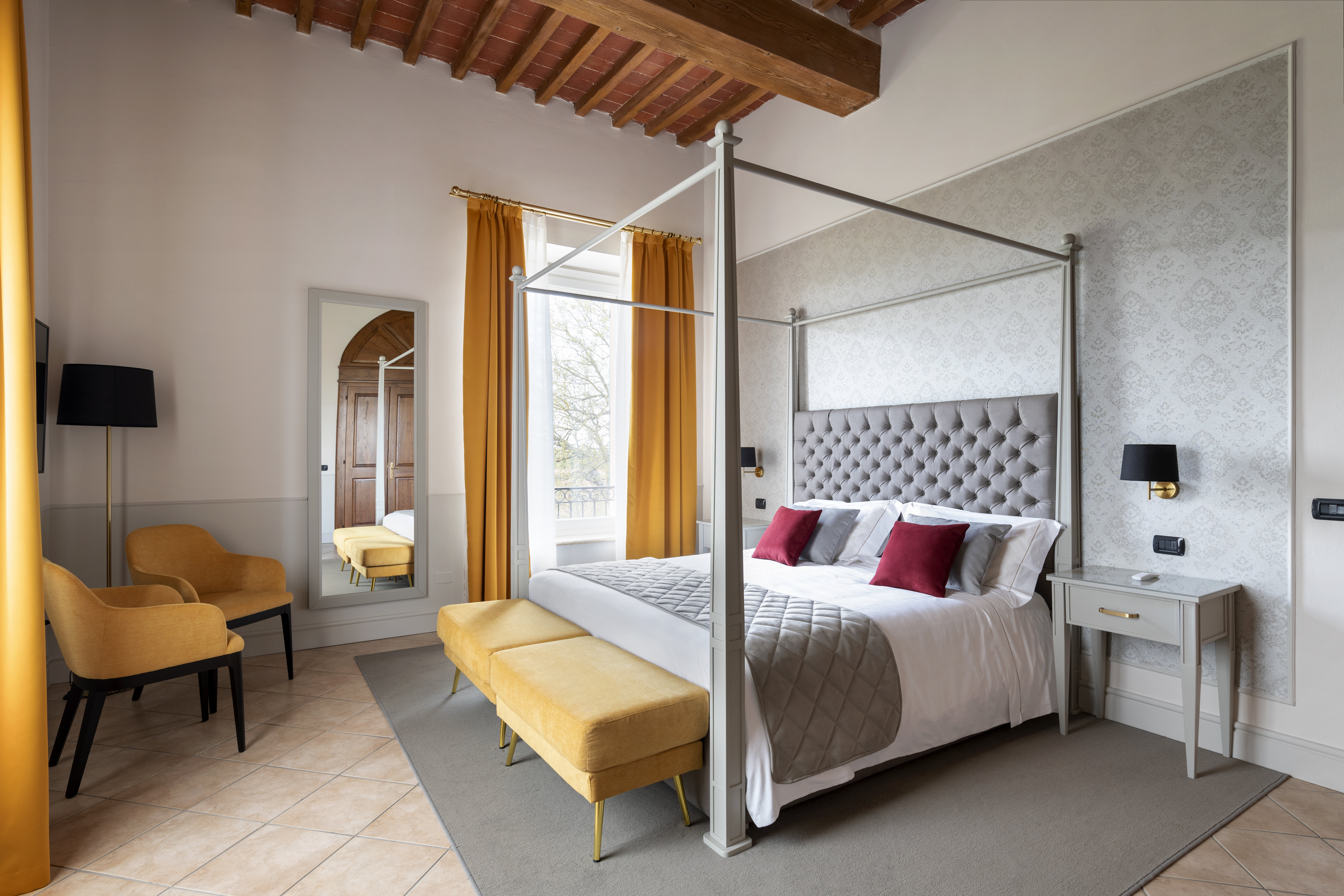 Relais Villa Grazianella-guestroom-Suite.jpg