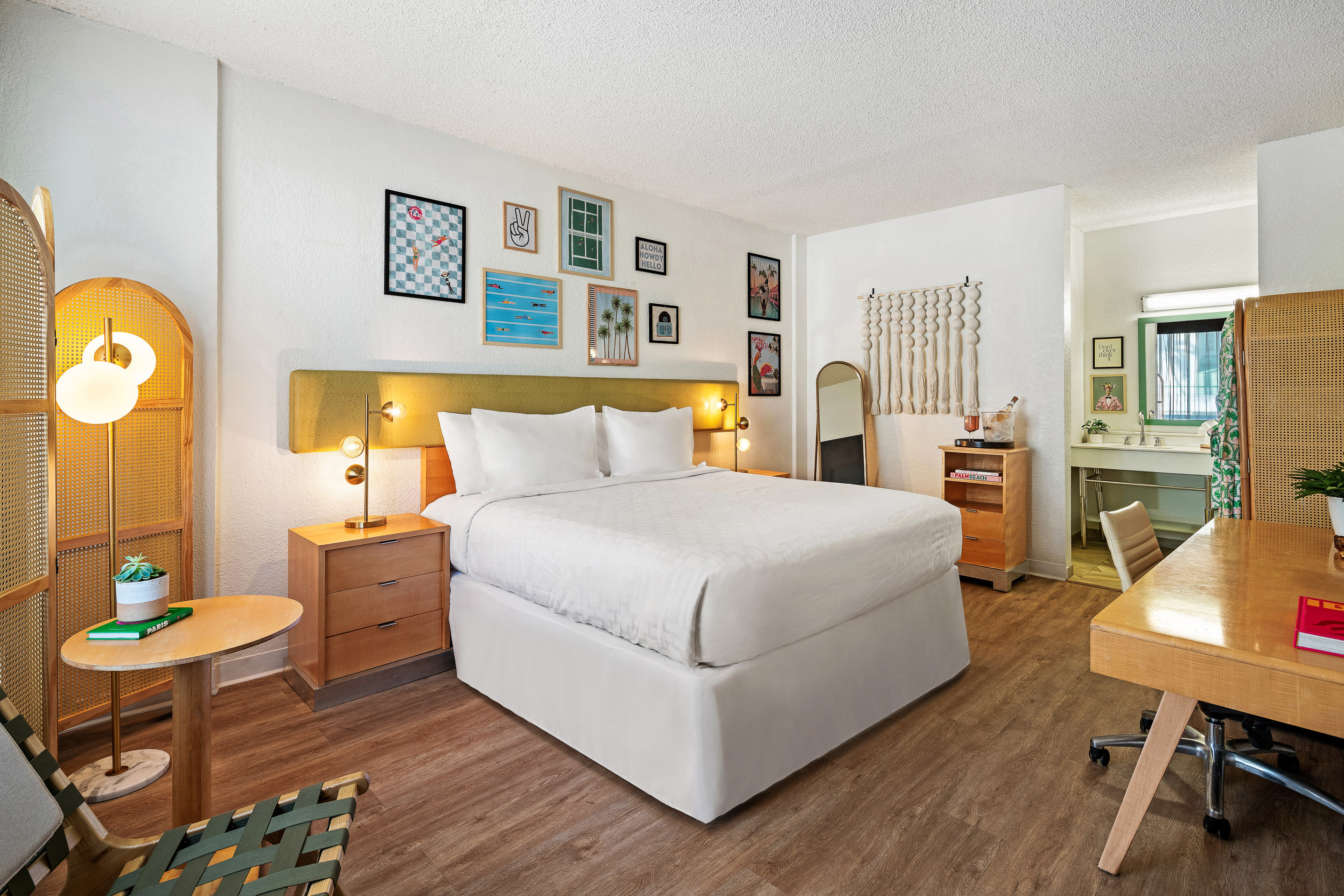 NORTH BAY INN MIAMI-guestroom-Classic King - Room Layout.jpg