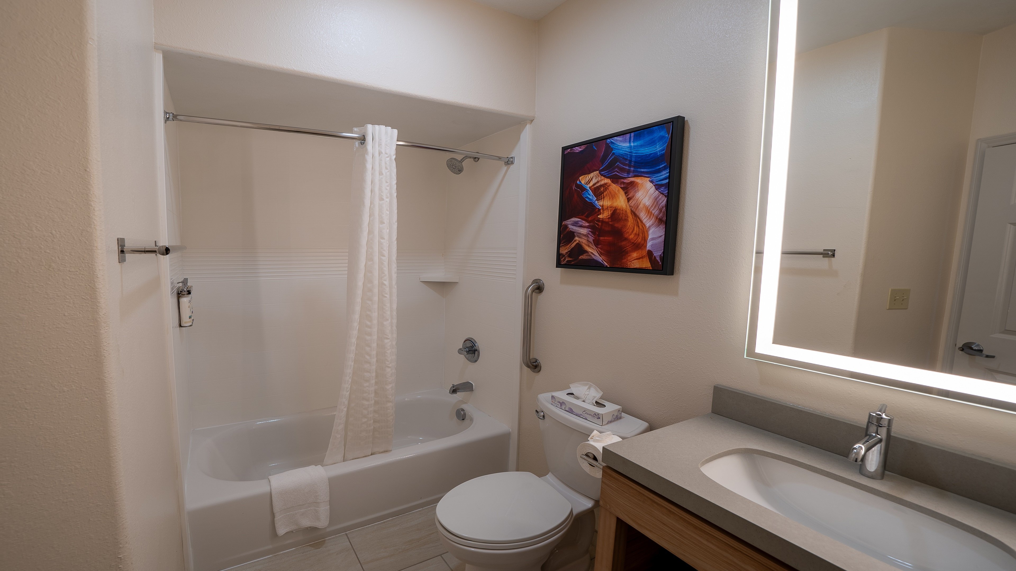 CANDLEWOOD STES BAYTOWN BY IHG-guestroom-Guest Bathroom.jpg
