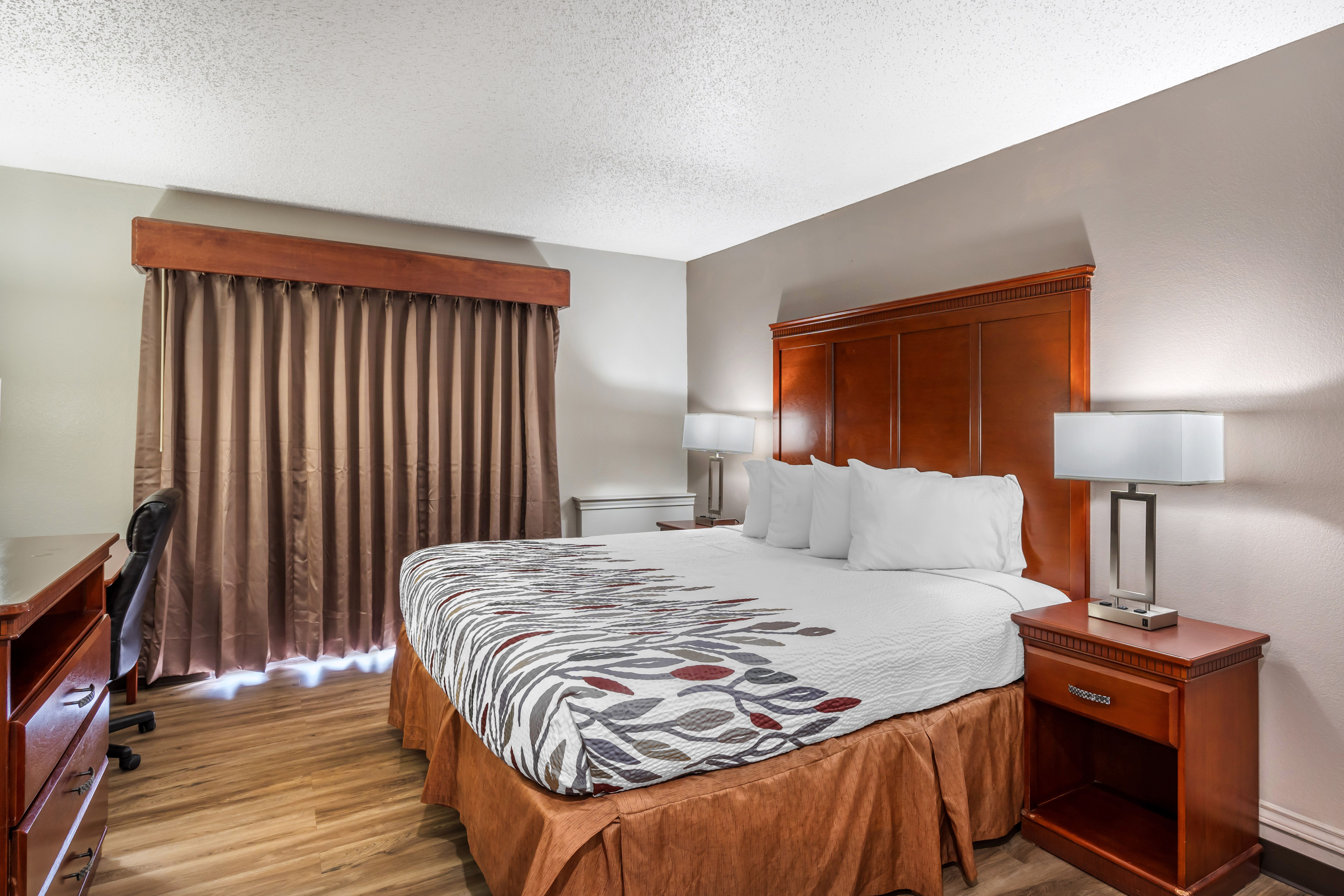 RED ROOF INN SULPHUR SPRINGS-guestroom-RRI NS Suite King Micro PRO Approved NTKM.jpg