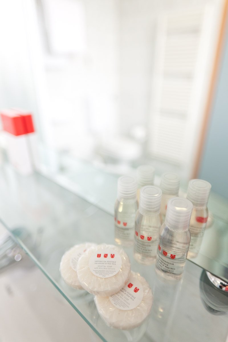 UNA Hotels Occhiobello-guestroom-Bathroom.jpg