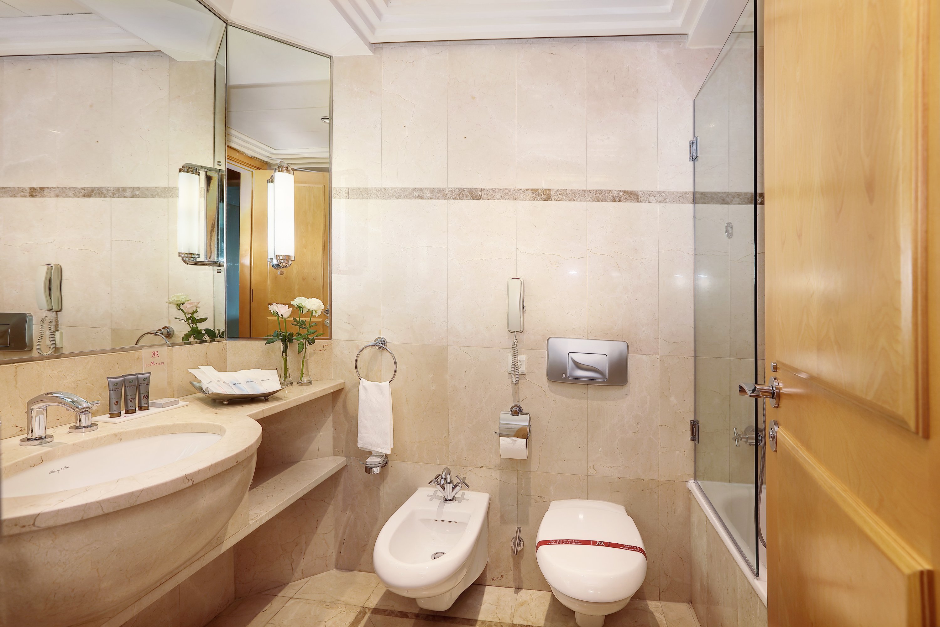 LE ROYAL HOTEL BEIRUT-guestroom-Deluxe Junior Suite.jpg