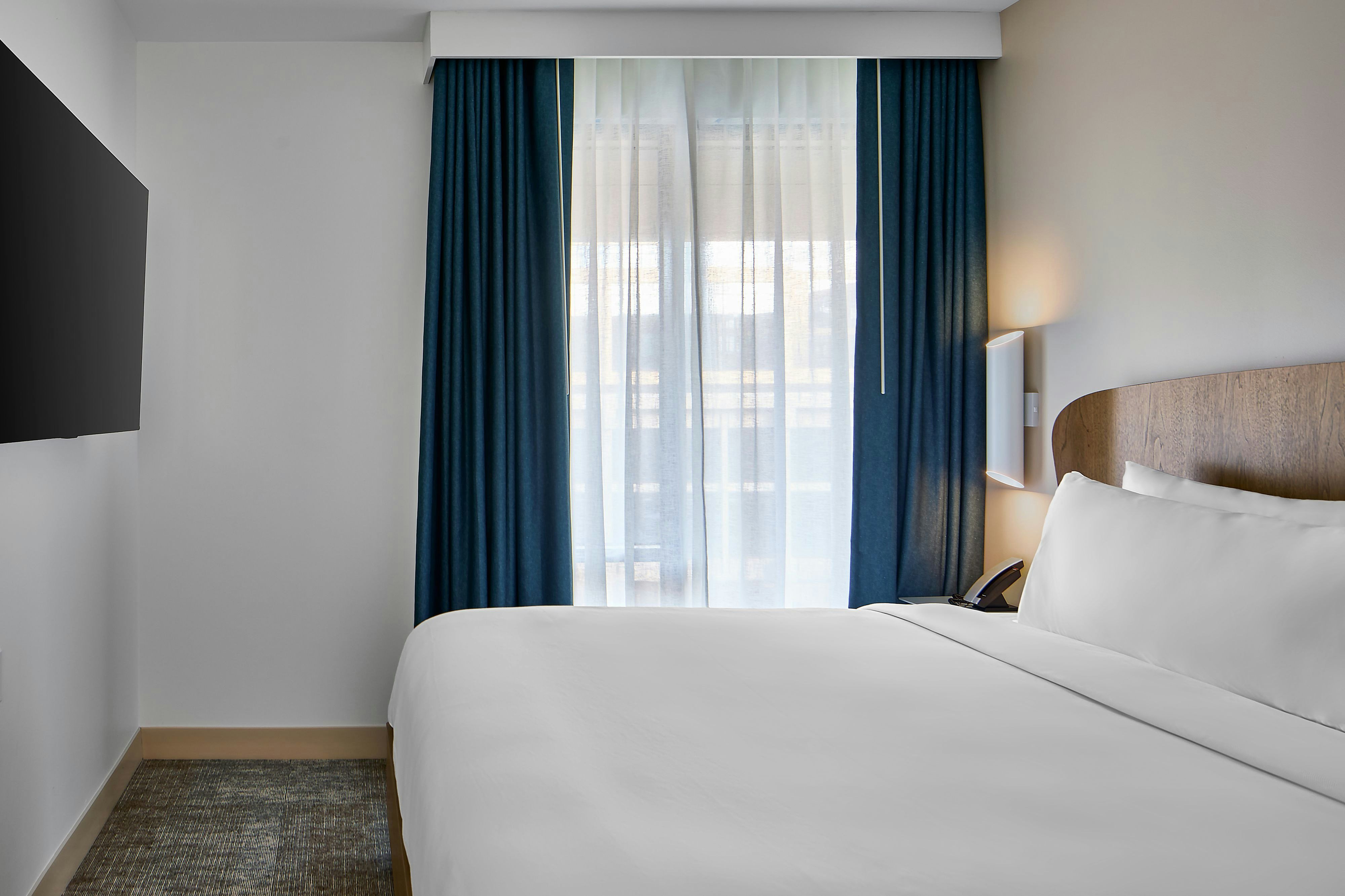 Element Atlanta Perimeter Center-guestroom-One-Bedroom Executive Suite.jpg