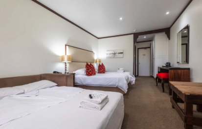 Knysna Log-Inn Hotel-guestroom-Room.jpg