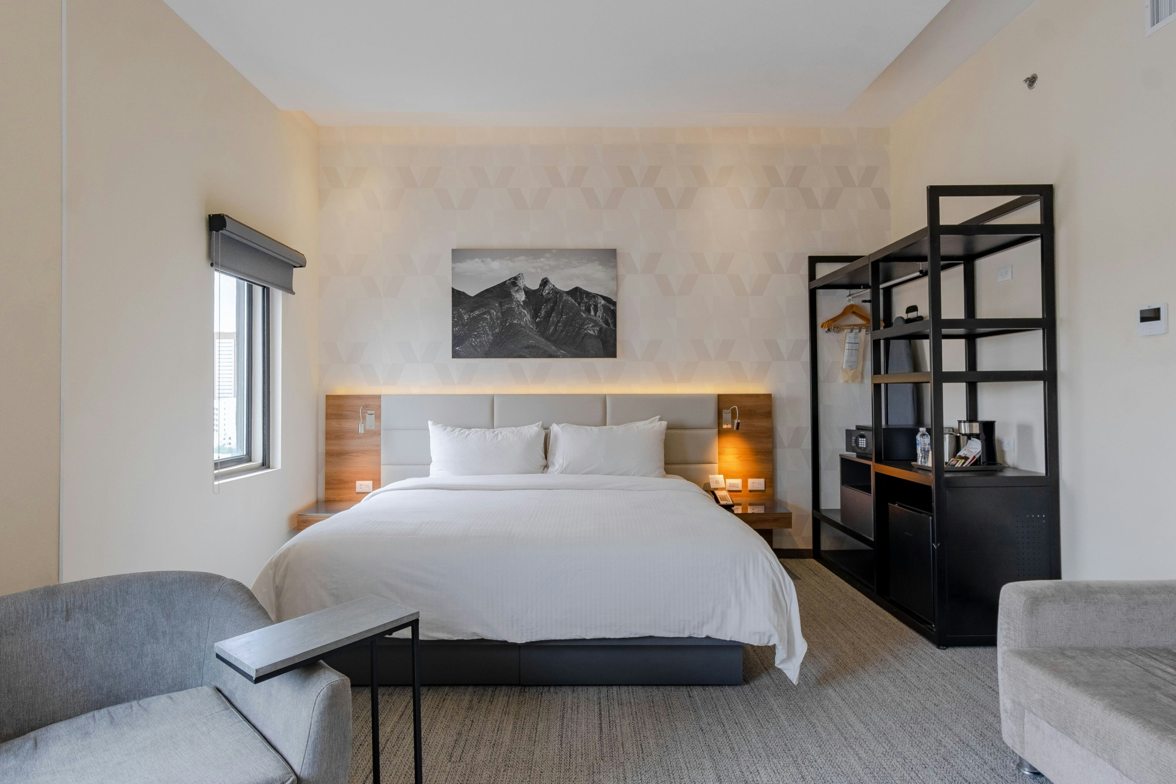 SJ Grand Hotel Monterrey-guestroom-King Suite - City View.jpg
