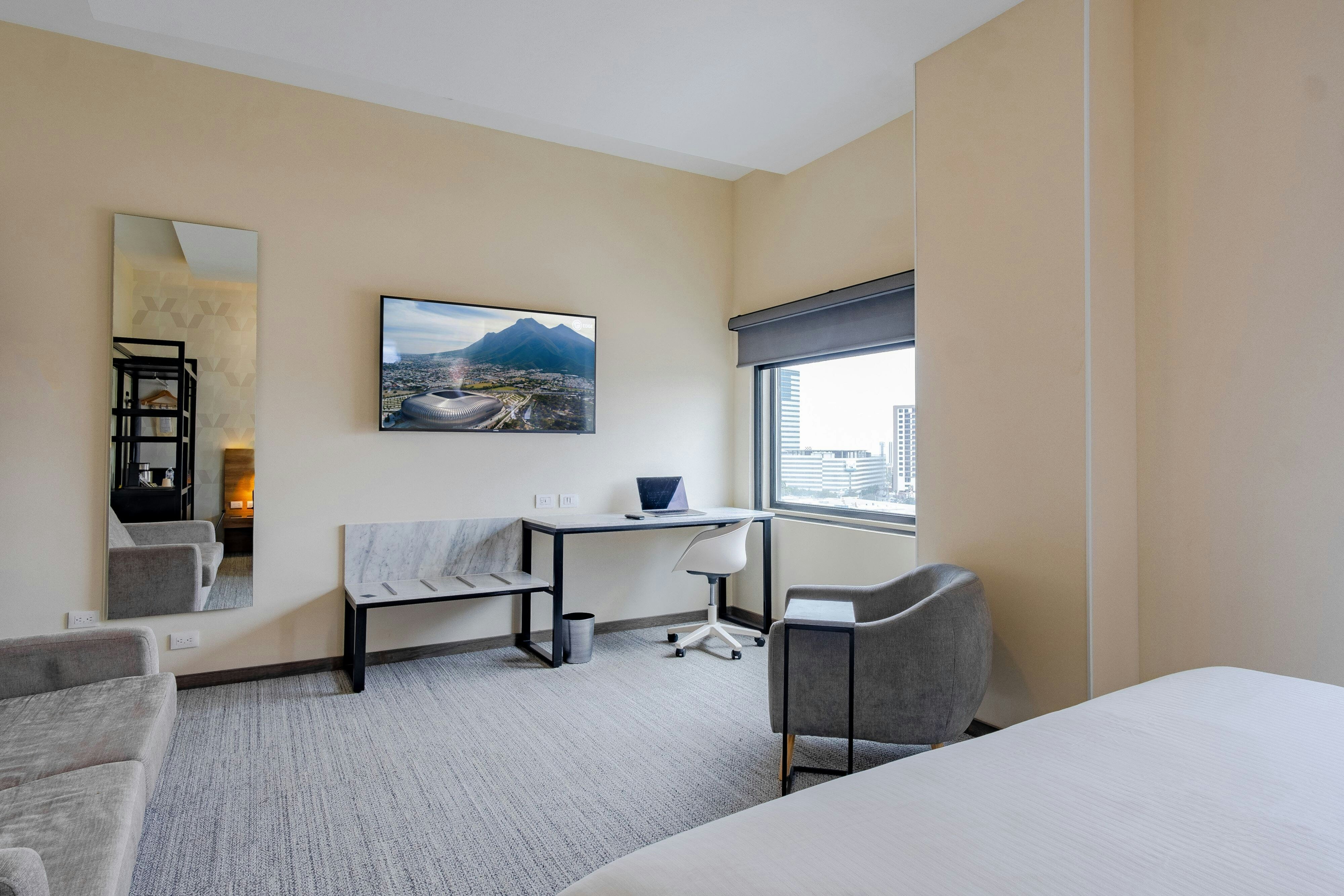 SJ Grand Hotel Monterrey-guestroom-King Suite with Sofa Bed - City View.jpg