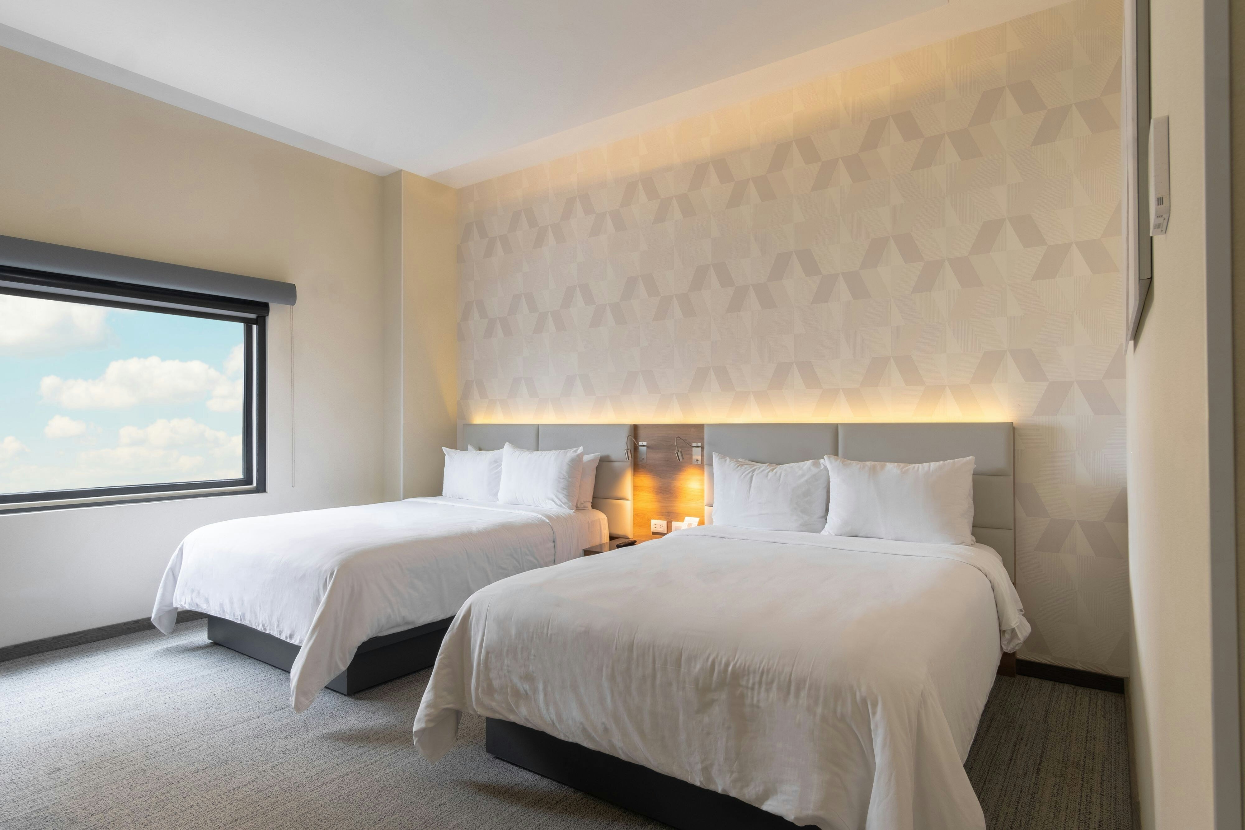 SJ Grand Hotel Monterrey-guestroom-Standard Queen/Queen Guest Room.jpg