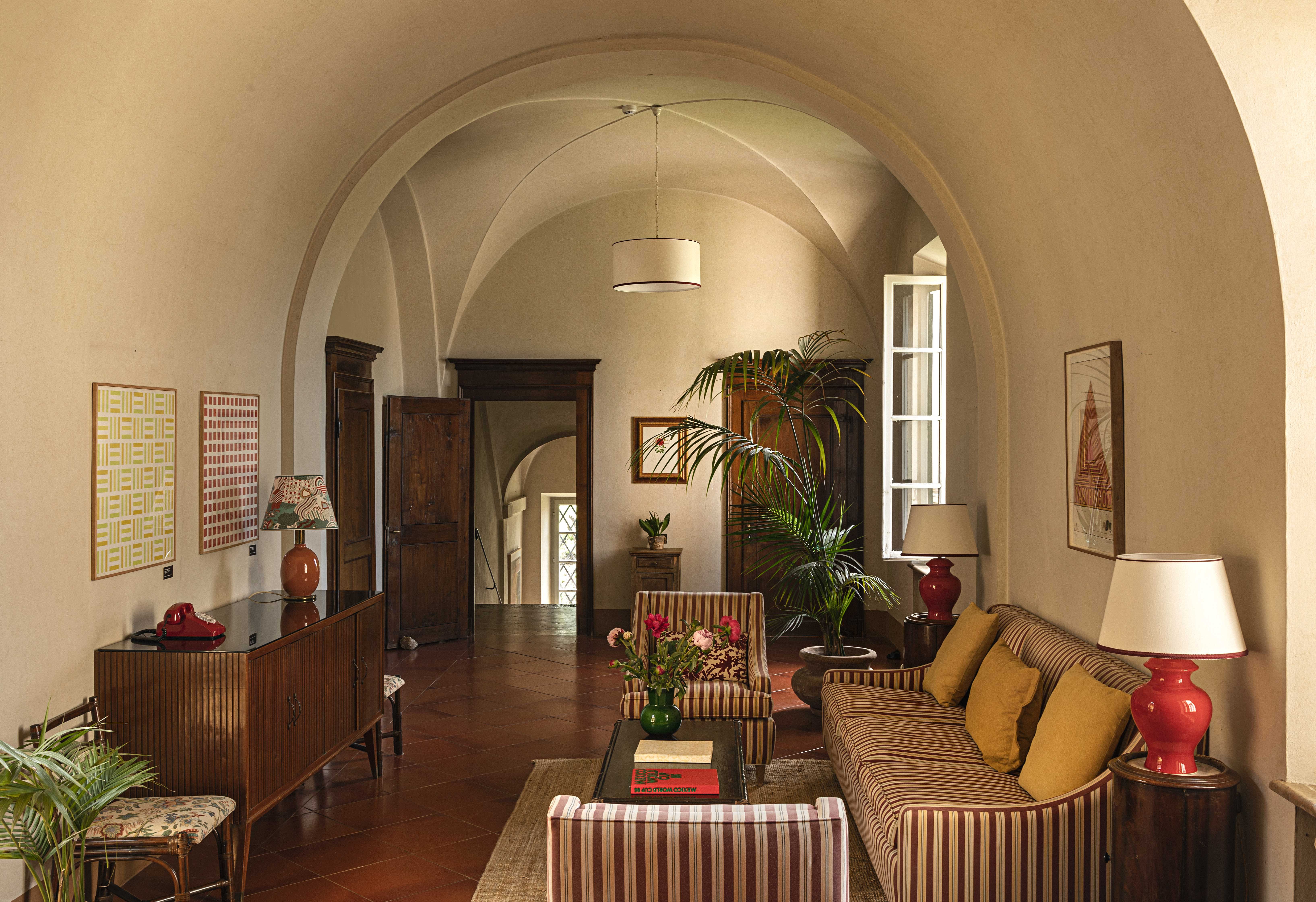 HOTEL CERTOSA DI MAGGIANO-guestroom-Mick Jagger Living Room.jpg
