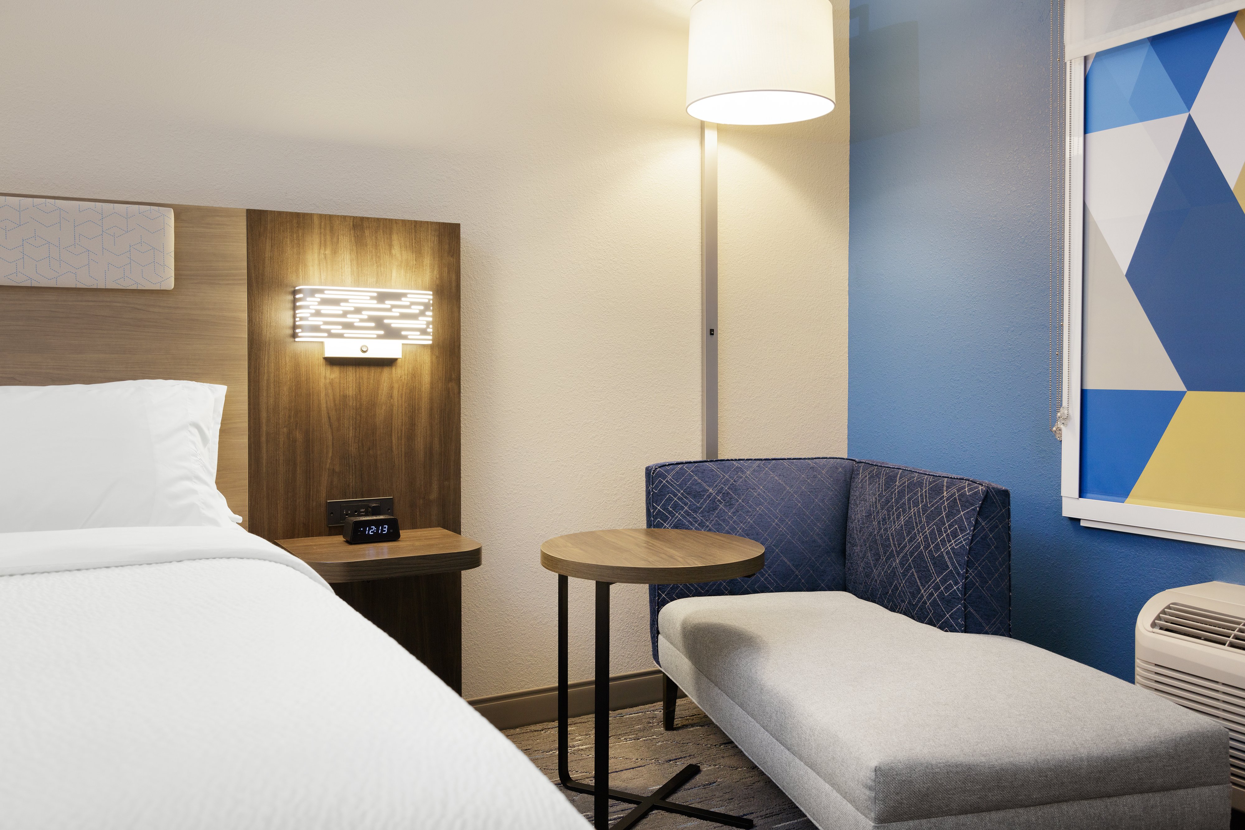 HOLIDAY INN EXP STES APT HAWTH BY I-guestroom-Guest Room.jpg