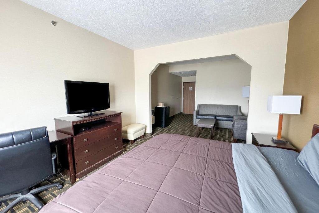 FAIRBRIDGE INN AND SUITES BATAVIA-D-guestroom-Suites King Beds With Pull Out Doubles.jpg