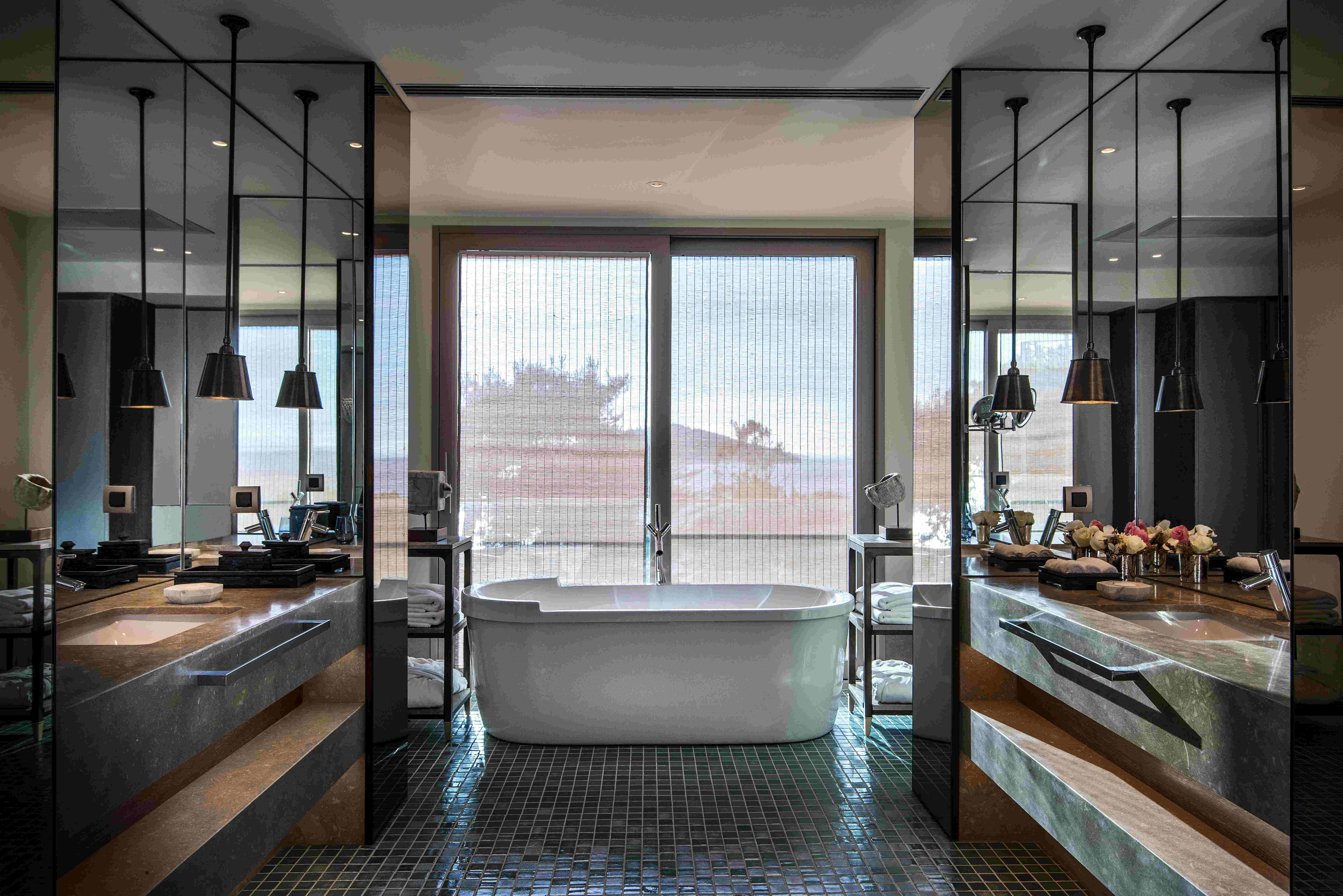 PRINCES PALACE RESORT-guestroom-Sea Suite Panorama Princes Suite Bathroom.jpg