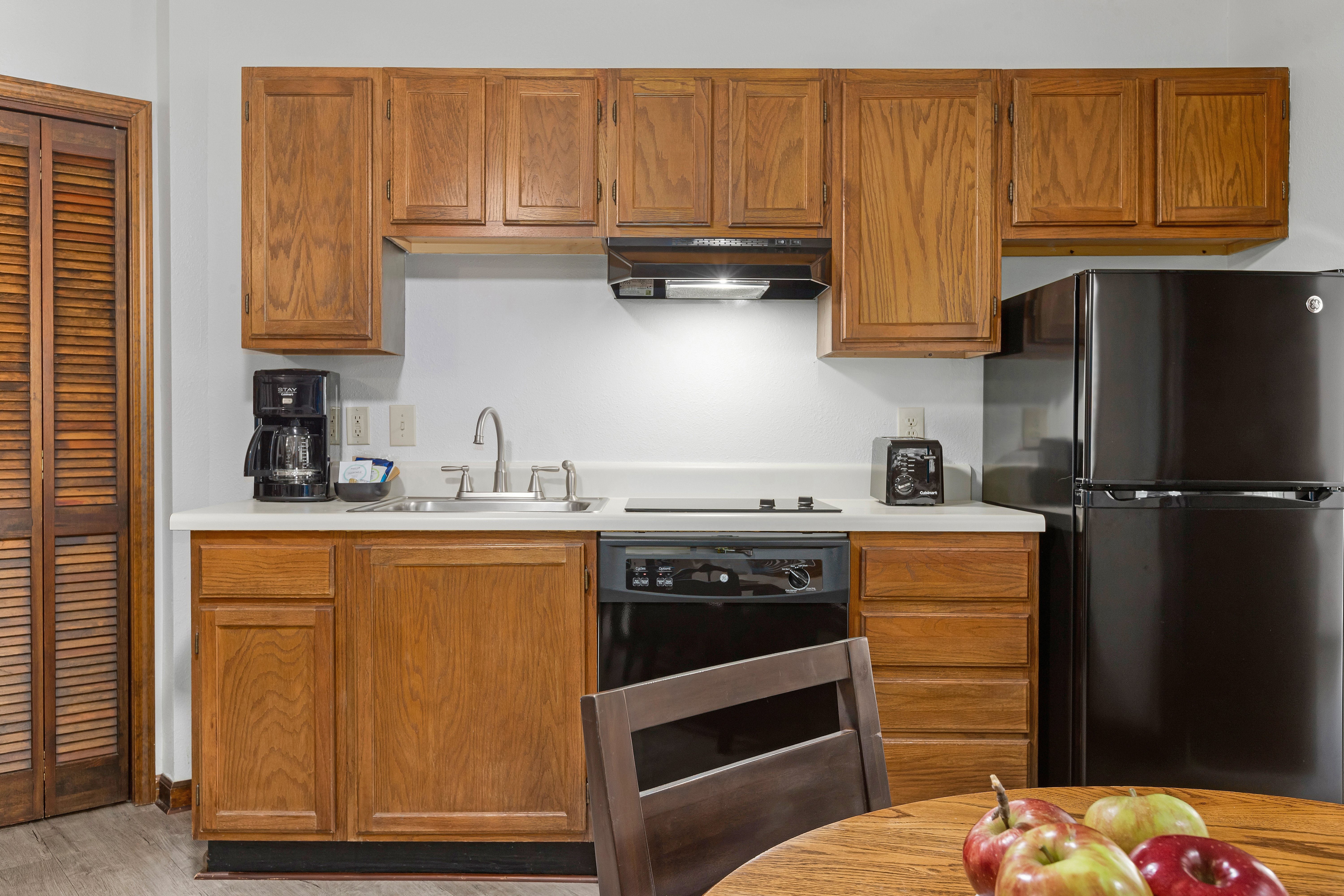 WYNDHAMVR FAIRFIELD SAPPHIRE VALLEY-guestroom-One Bedroom Condo - Kitchen - Club Wyndham Fairfield Sapphire Valley.jpg