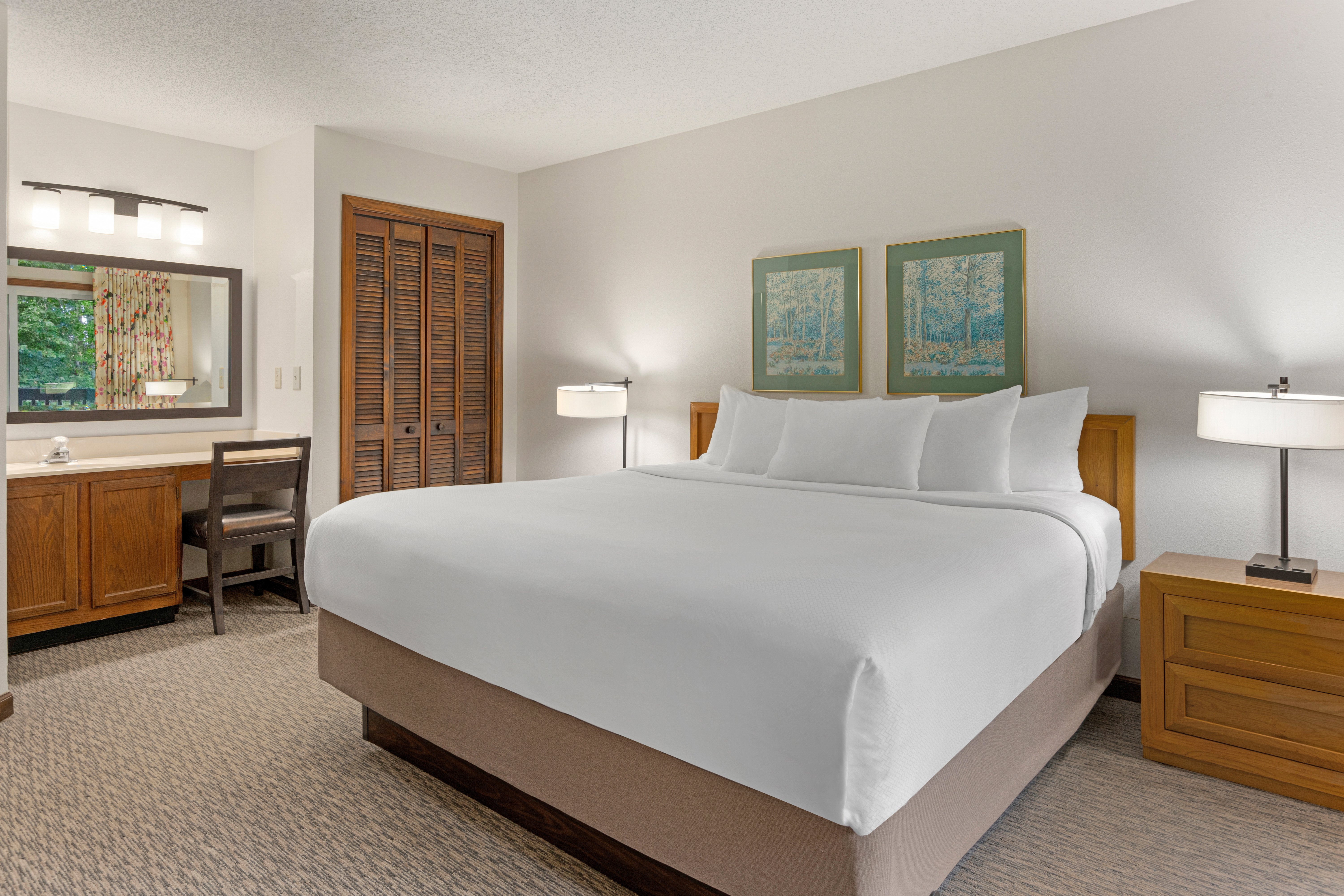 WYNDHAMVR FAIRFIELD SAPPHIRE VALLEY-guestroom-One Bedroom Condo - Master - Club Wyndham Fairfield Sapphire Valley.jpg
