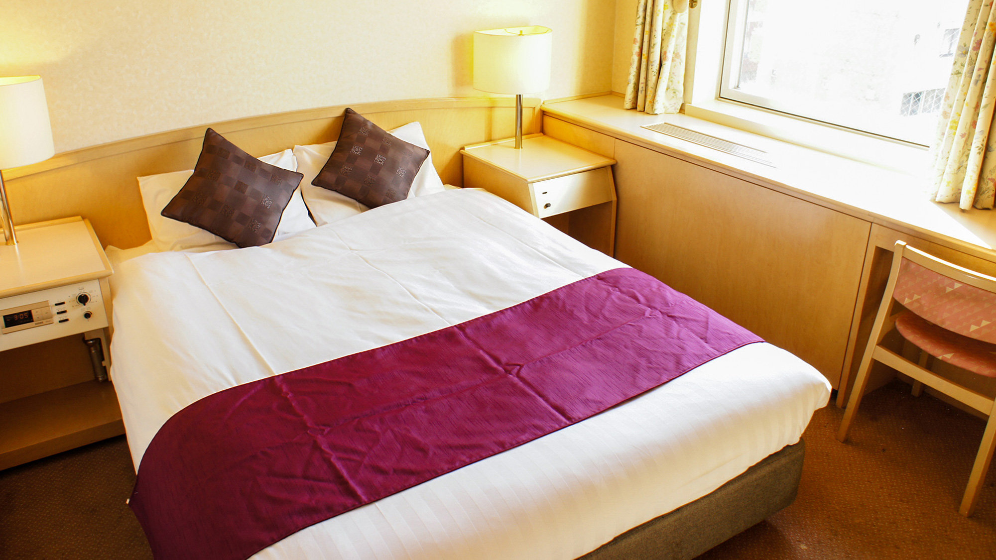ABEST MEGURO-guestroom-Smoking Double Room With Sofa.jpg