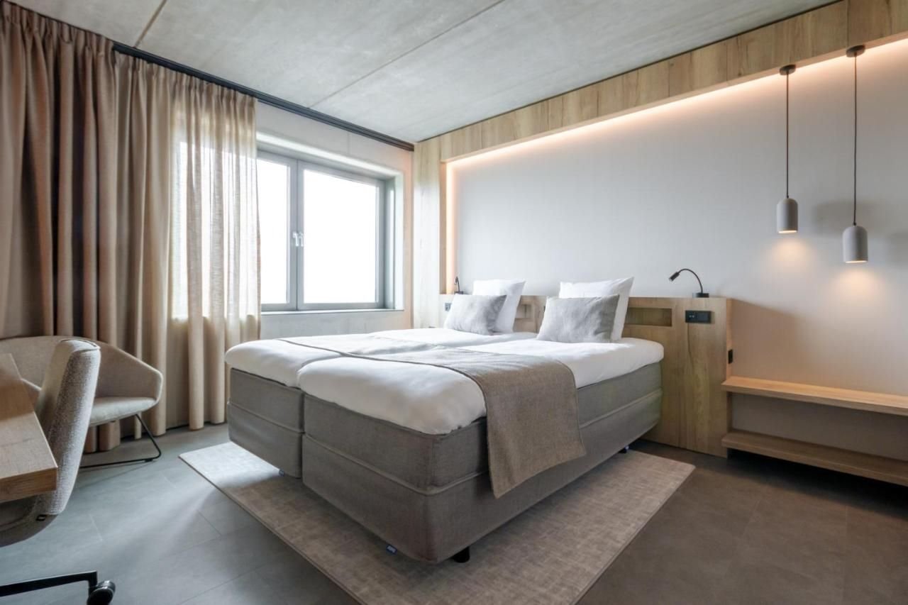 HOTEL ROSVELD-guestroom-Deluxe Room.jpg