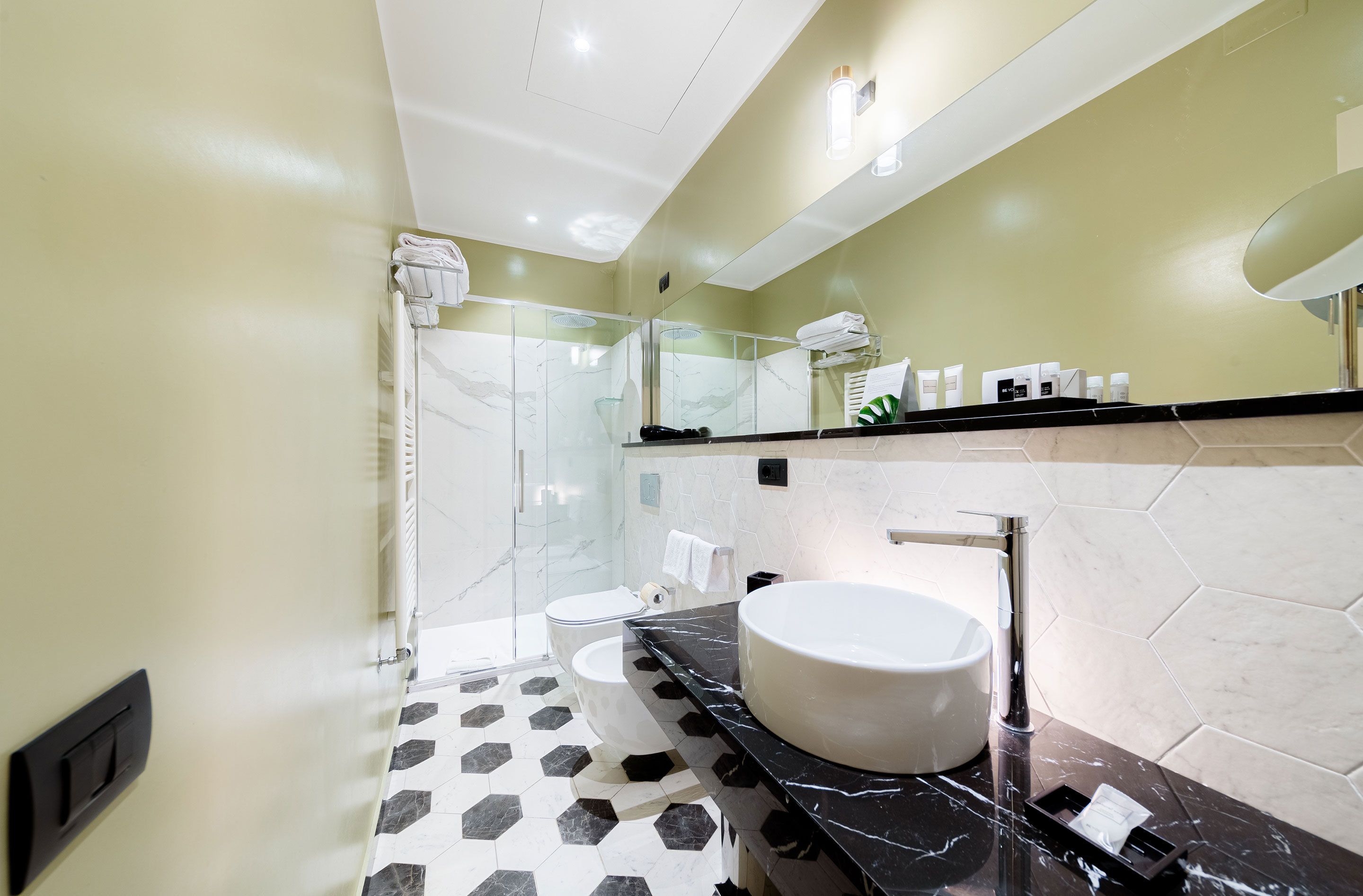 HOTEL ASTORIA - GENOVA-guestroom-Classic Double Room - Bathroom.jpg