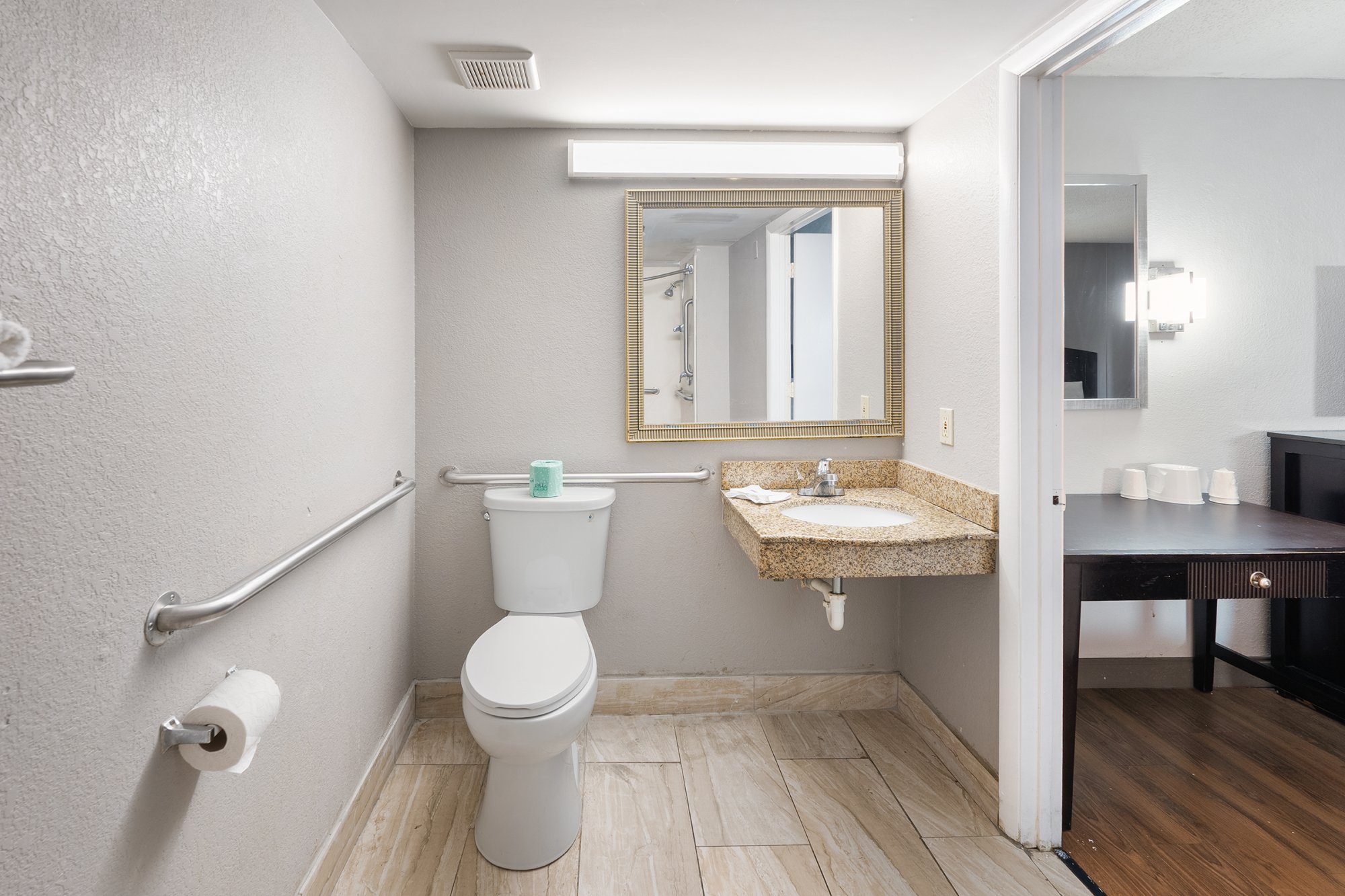RED CARPET INN PHIL AIRPORT-guestroom-RPALS ADA Bathroom.jpg