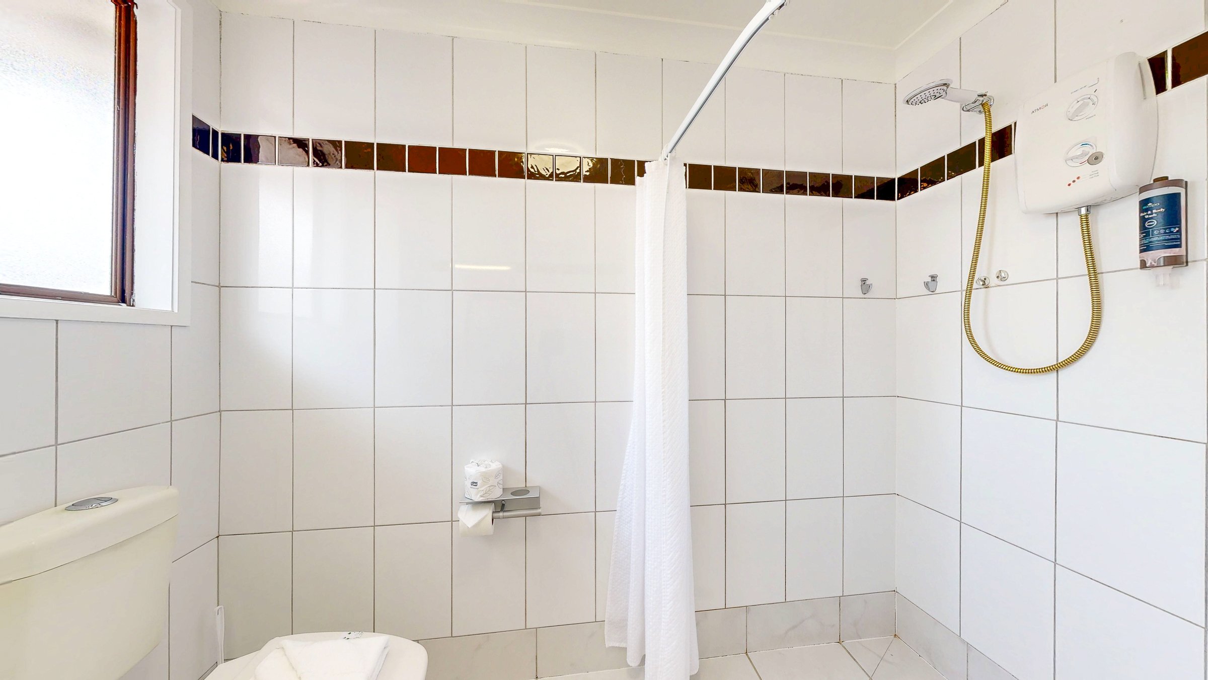 Albatross Motel-guestroom-Premium Bedroom Unit.jpg