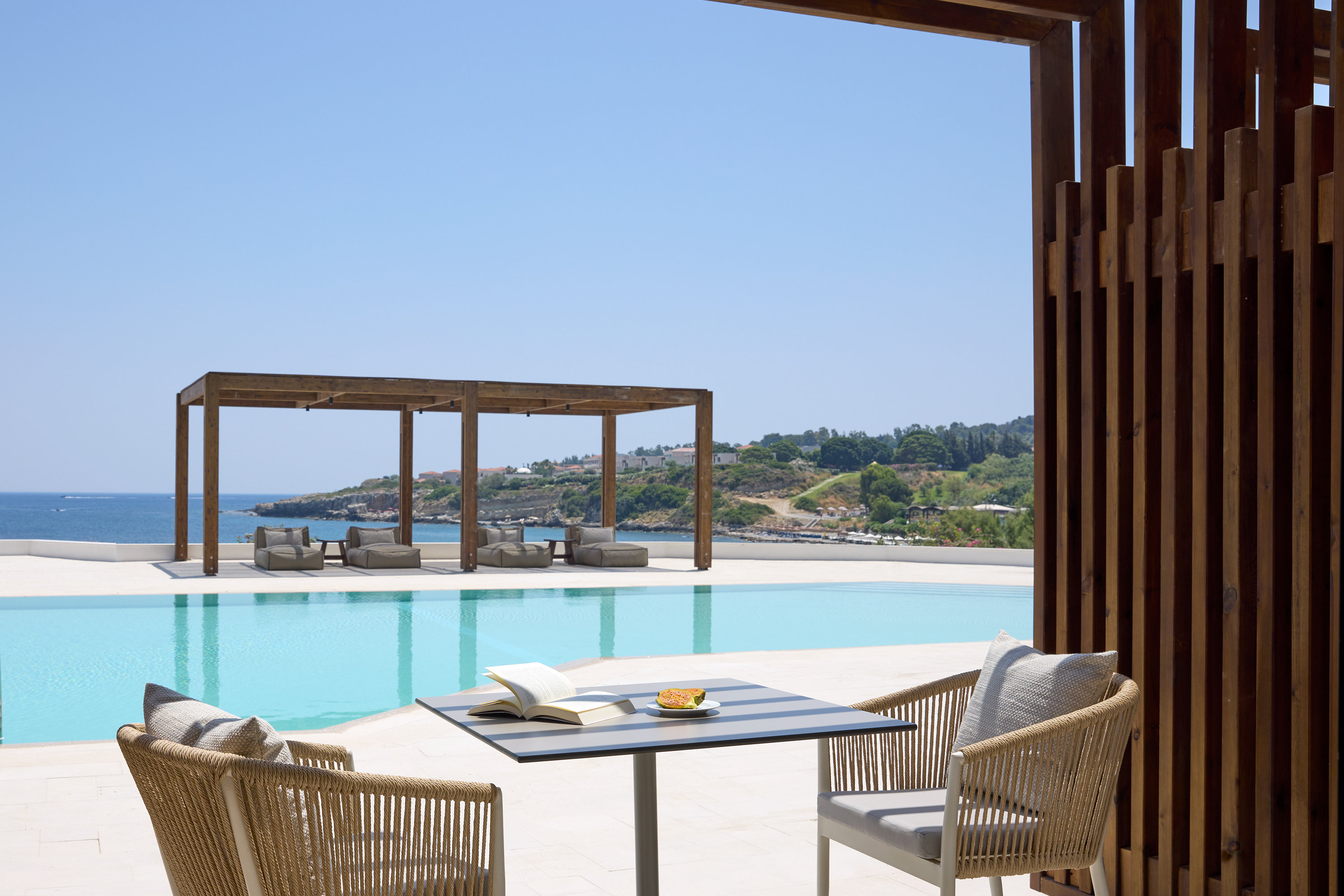 ELISSA LIFESTYLE BEACH RESORT-guestroom-Open Plan Suite With Seaview And Sharingpool.jpg