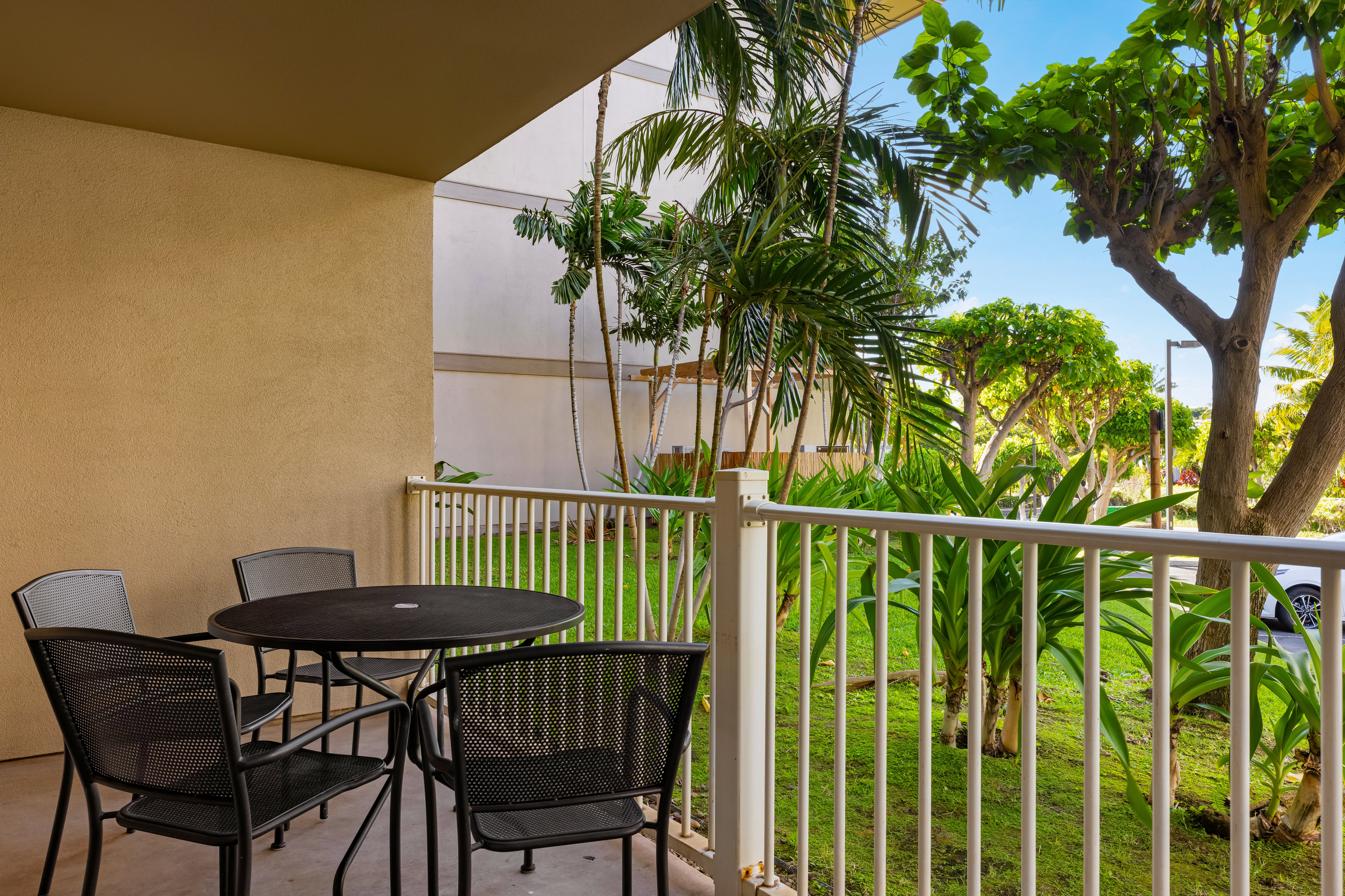 WORLDMARK KIHEI-guestroom-One Bedroom - Balcony - WorldMark Kihei.jpg