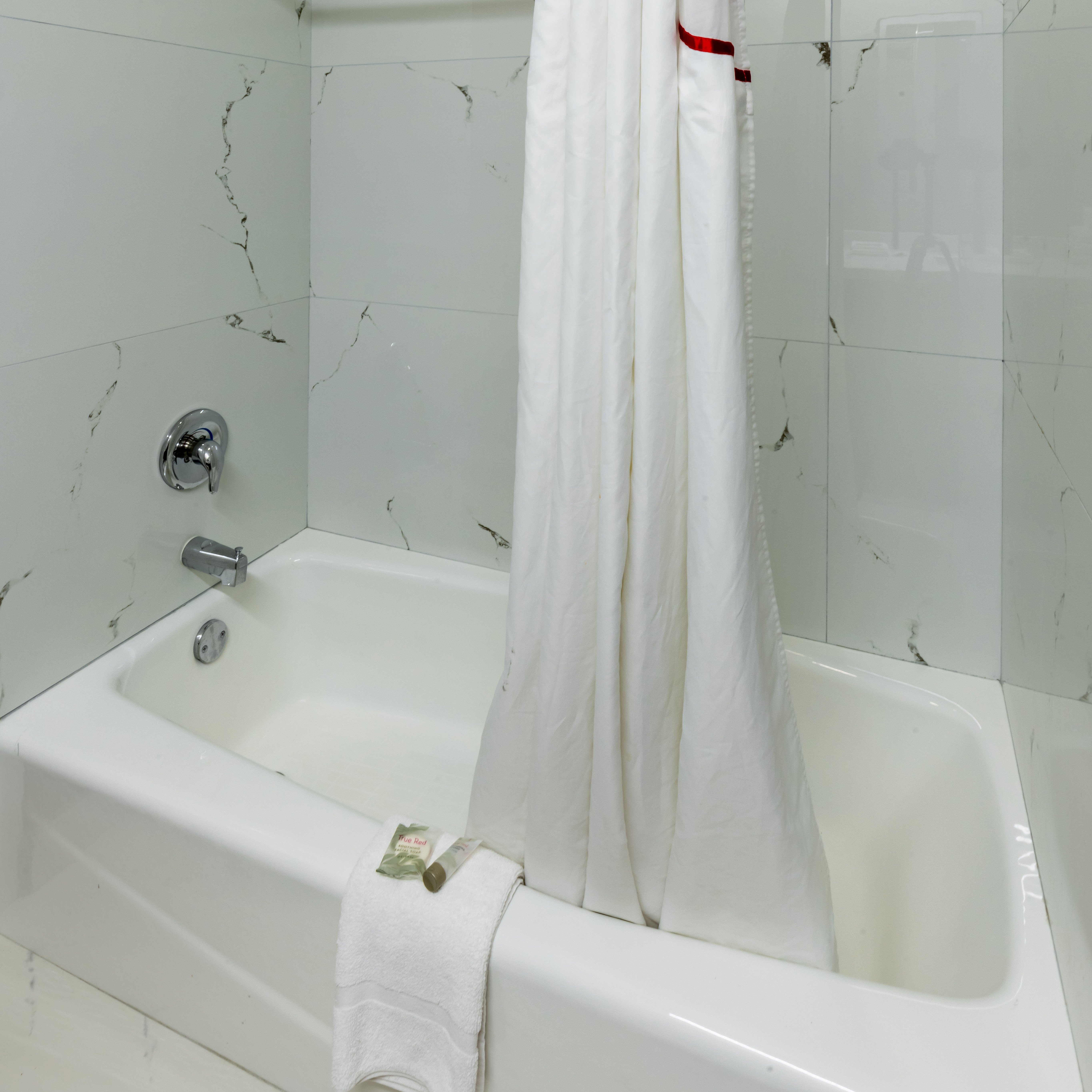 RED ROOF PHARR-MCALLEN-guestroom-RRI Bathroom TEMP Approved.jpg