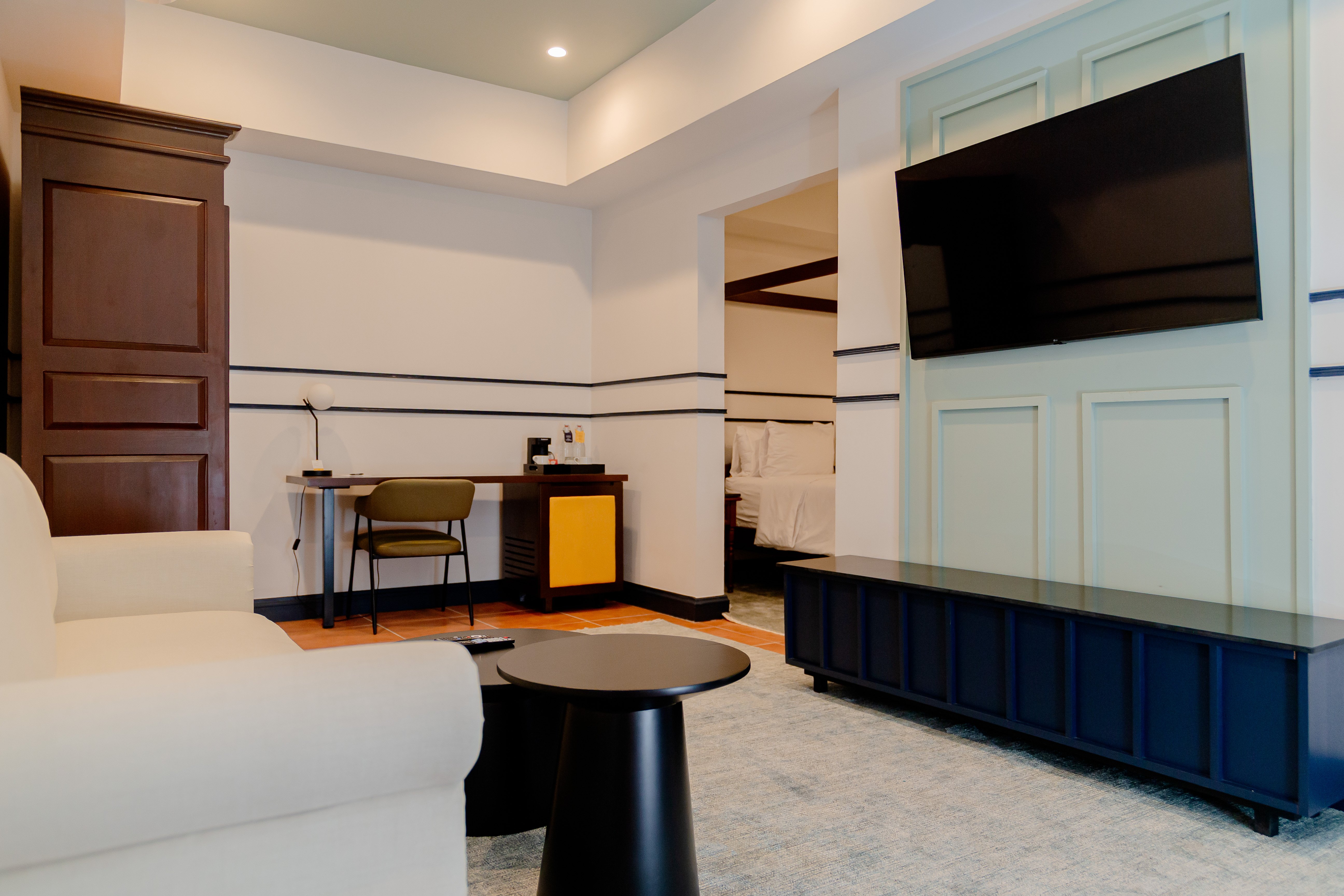 VOCO LAKE NICARAGUA BY IHG-guestroom-Queen Suite.jpg