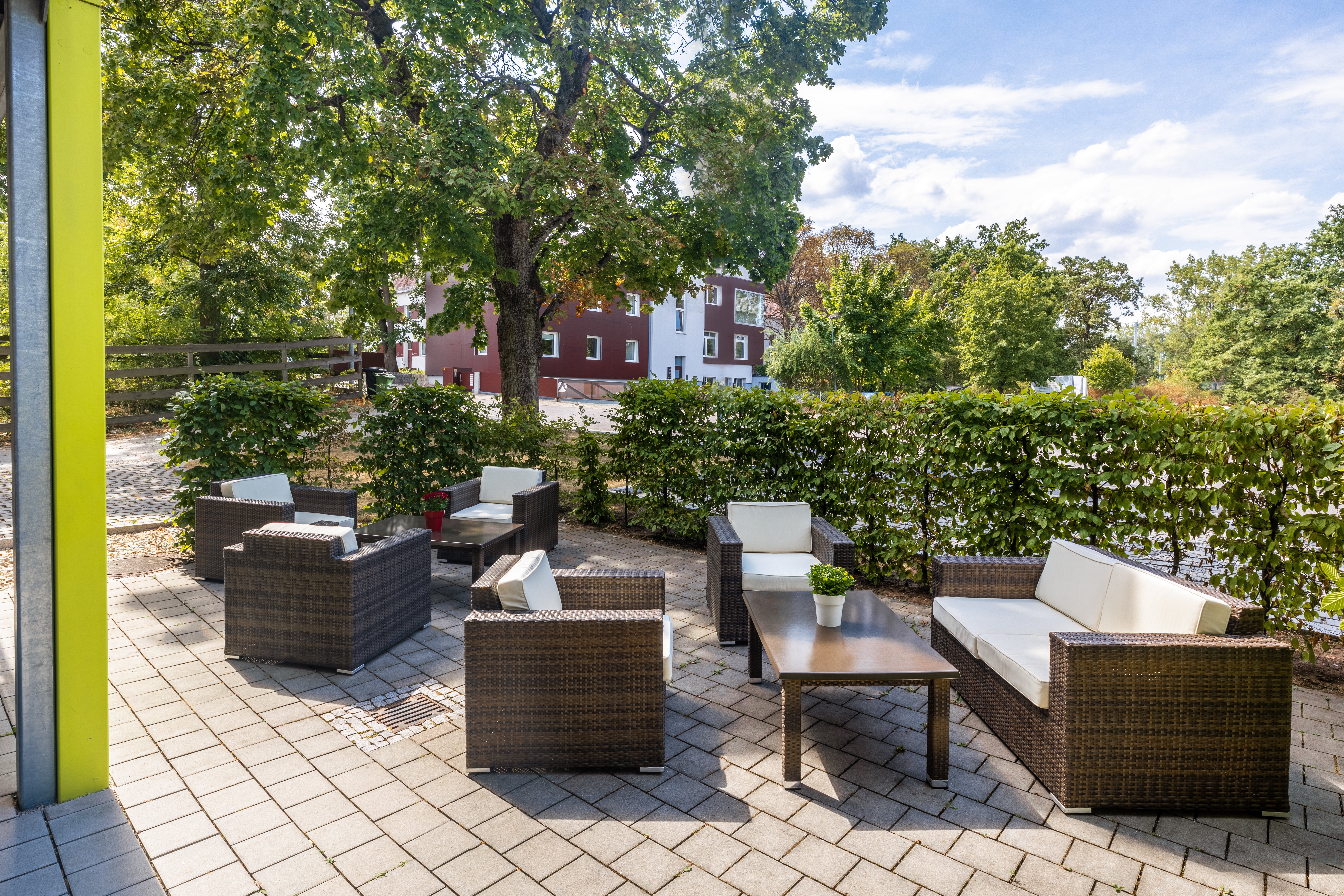 CANDLEWOOD SUITES FURTH-guestroom-Candlewood Suites Fürth - public terrace accessible for all guests.jpg