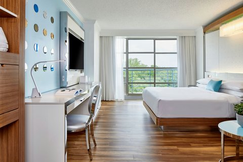 King Guest Room with Outdoor Balcony  