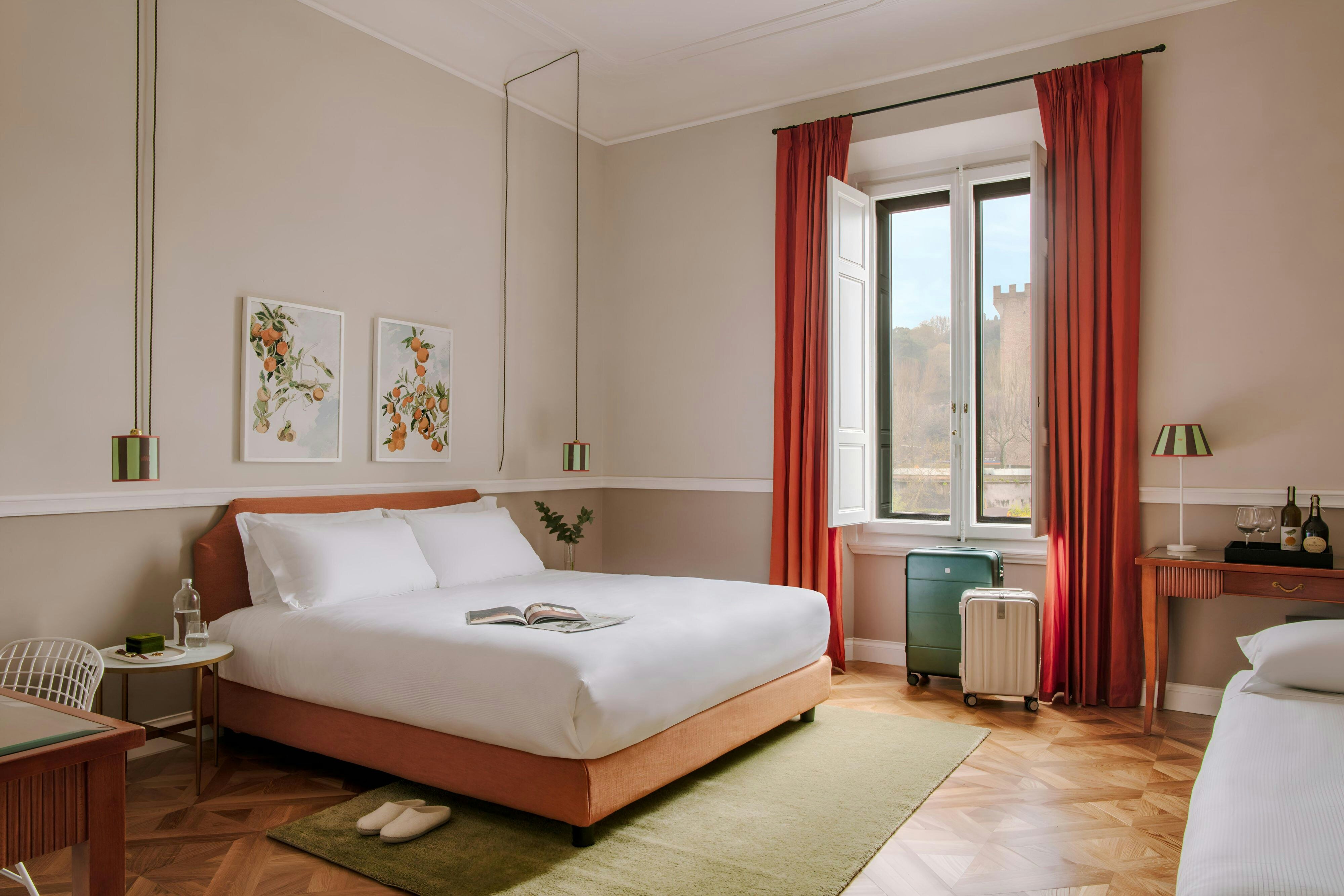Sonder Hotel by Marriott Bonvoy The Sonetto Hotel Piazza Santa Croce-guestroom-Bedroom.jpg