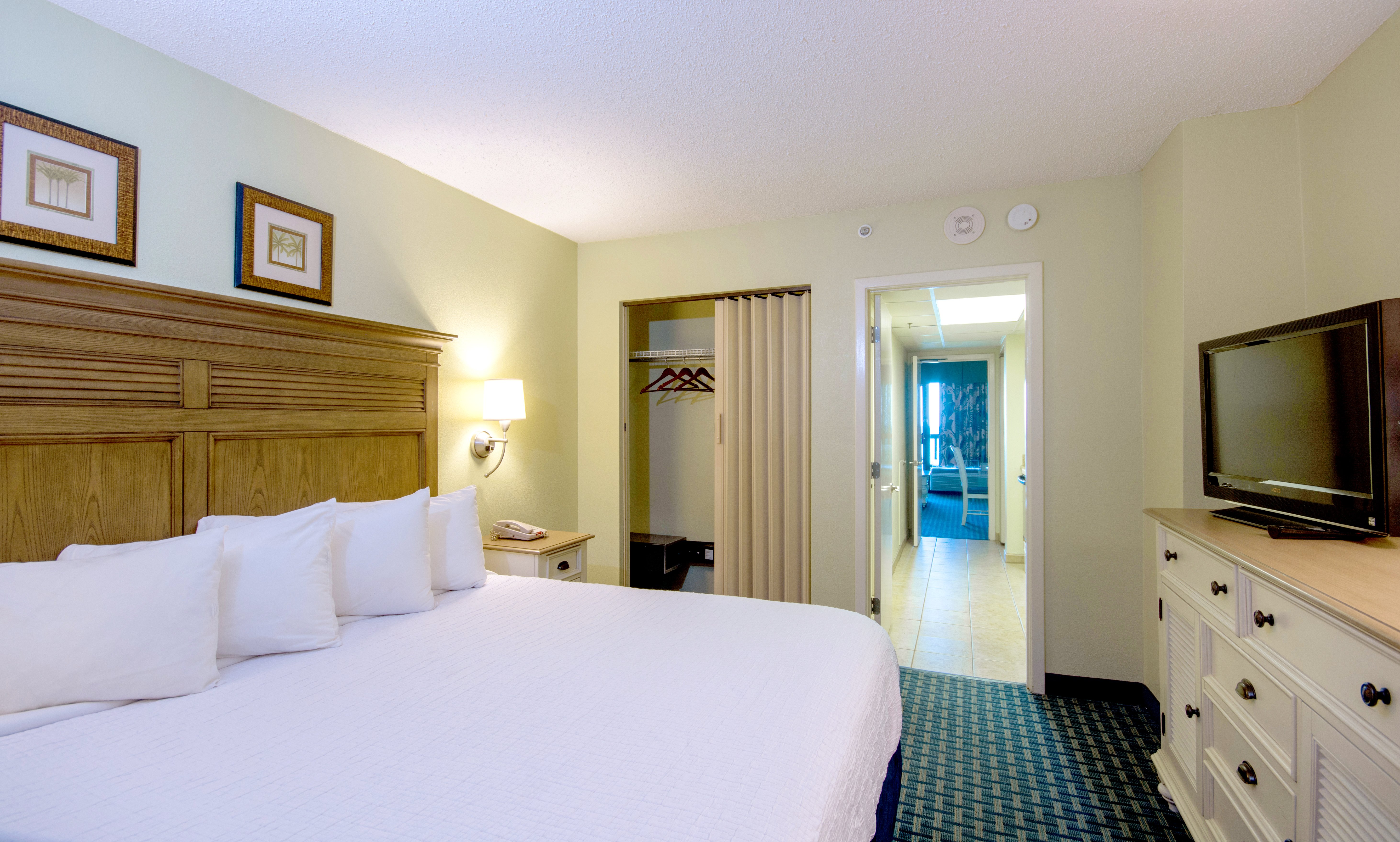 Compass Cove Resort-guestroom-Compass Cove Pinnacle Oceanfront King Suite Bedroom.jpg