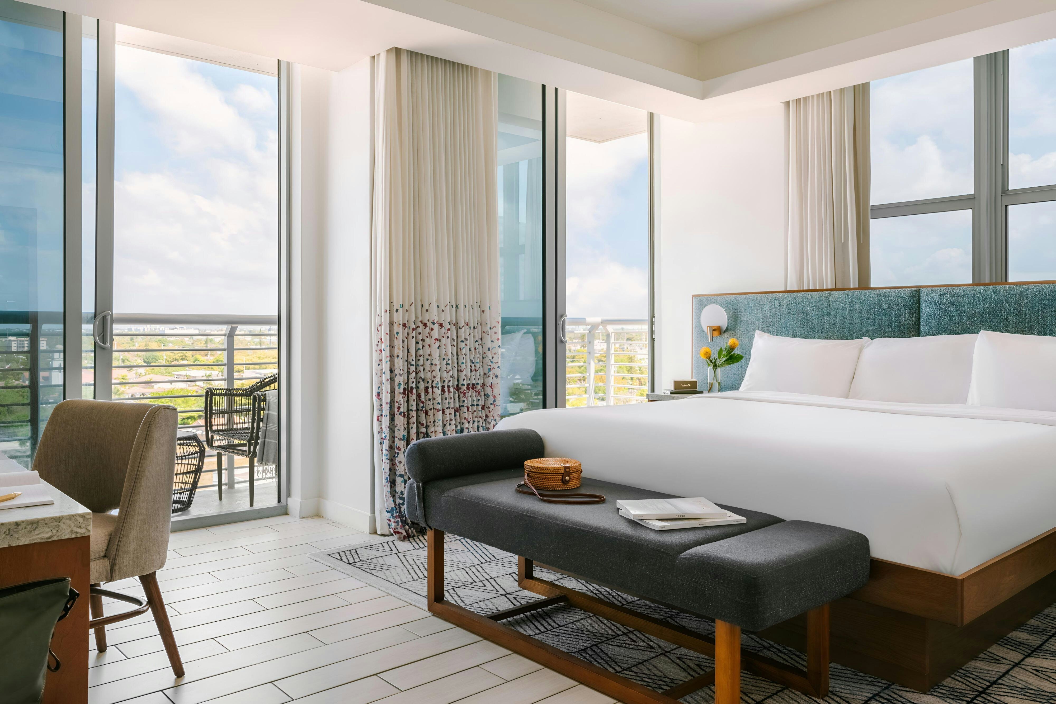 The Circ Hotel Hollywood, Sonder-guestroom-Bedroom.jpg